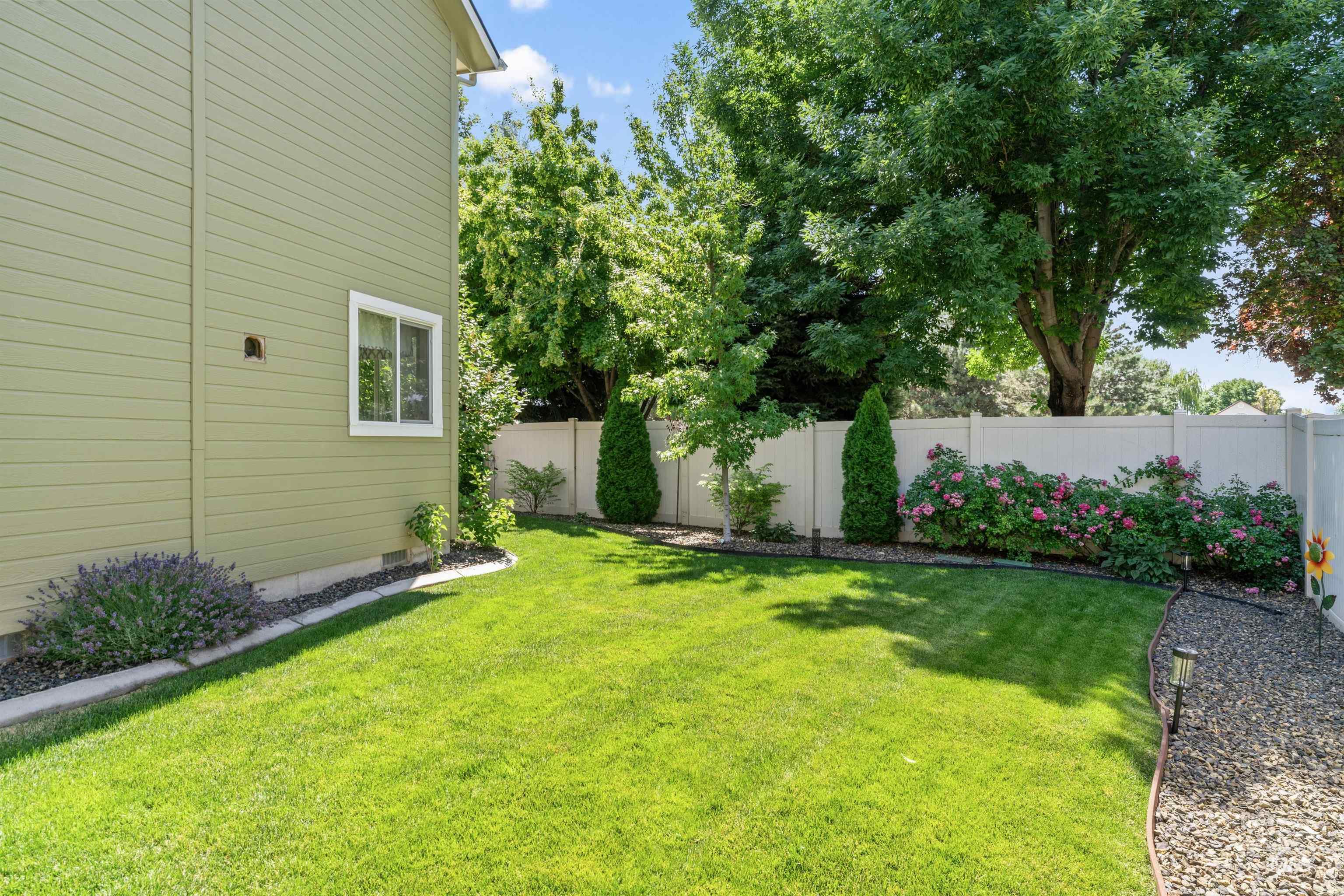 4521 W Quaker Ridge Drive, Meridian, Idaho 83646, 4 Bedrooms, 2.5 Bathrooms, Residential For Sale, Price $519,900,MLS 98998087