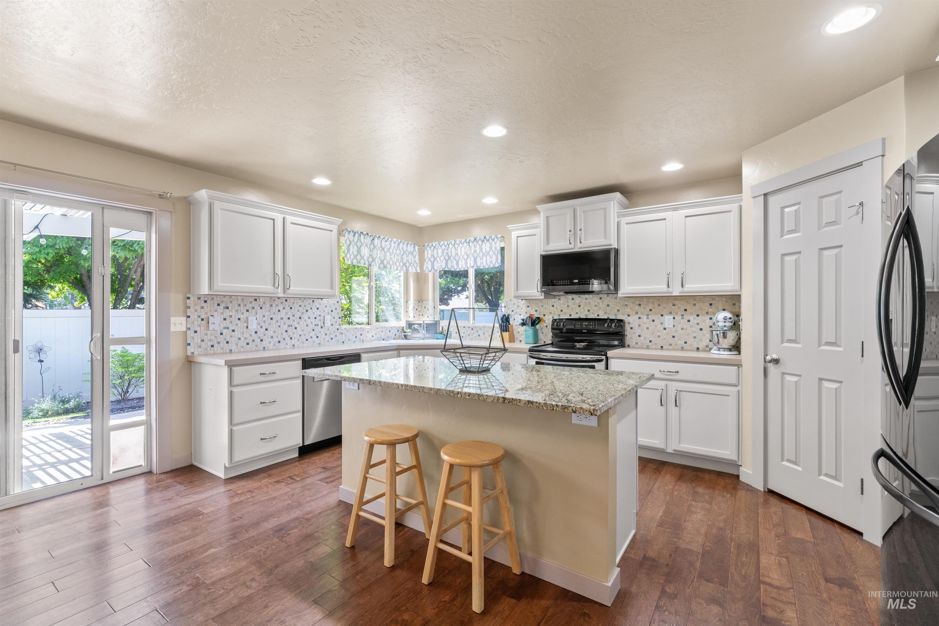 4521 W Quaker Ridge Drive, Meridian, Idaho 83646, 4 Bedrooms, 2.5 Bathrooms, Residential For Sale, Price $519,900,MLS 98998087