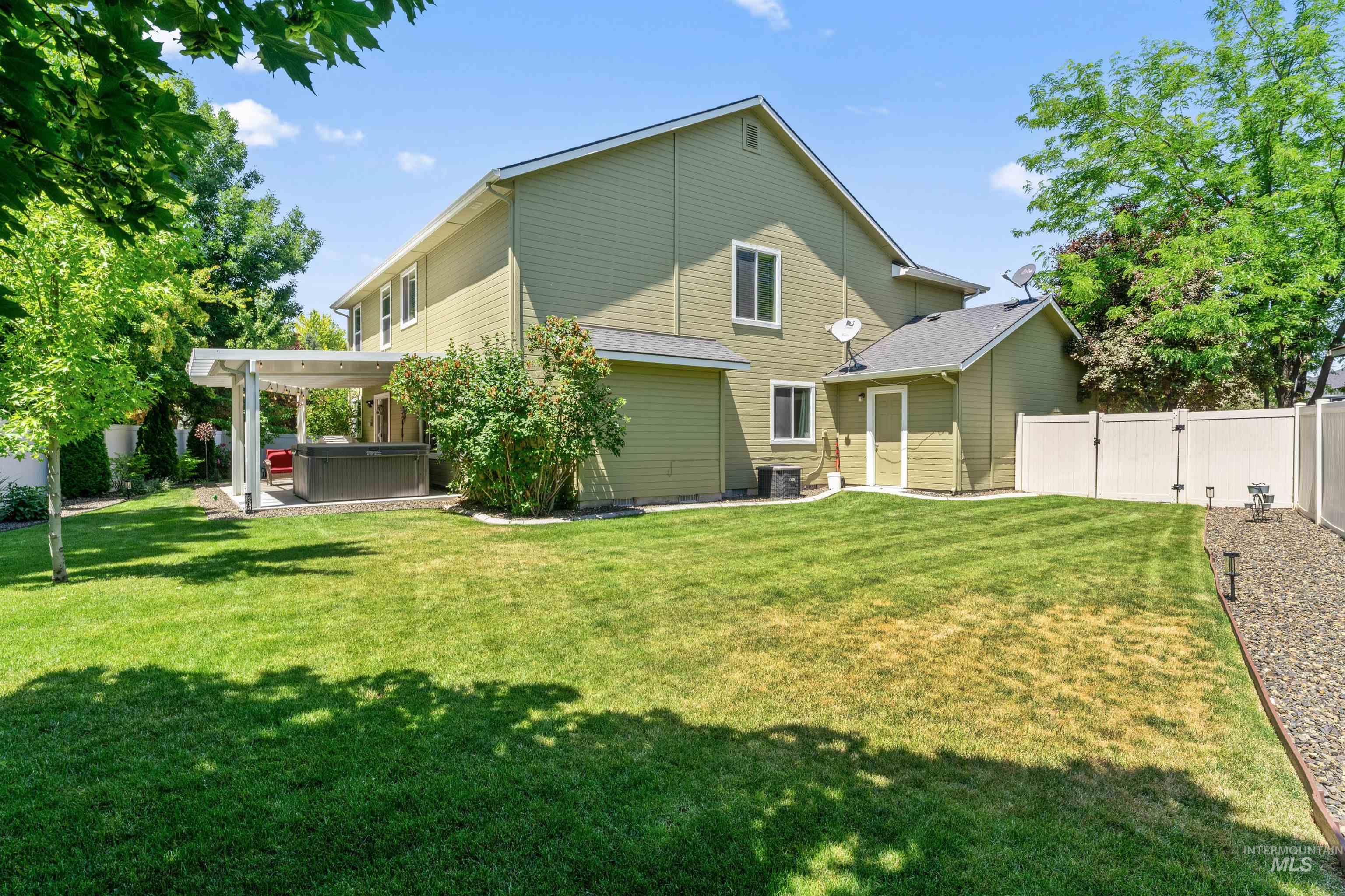 4521 W Quaker Ridge Drive, Meridian, Idaho 83646, 4 Bedrooms, 2.5 Bathrooms, Residential For Sale, Price $519,900,MLS 98998087
