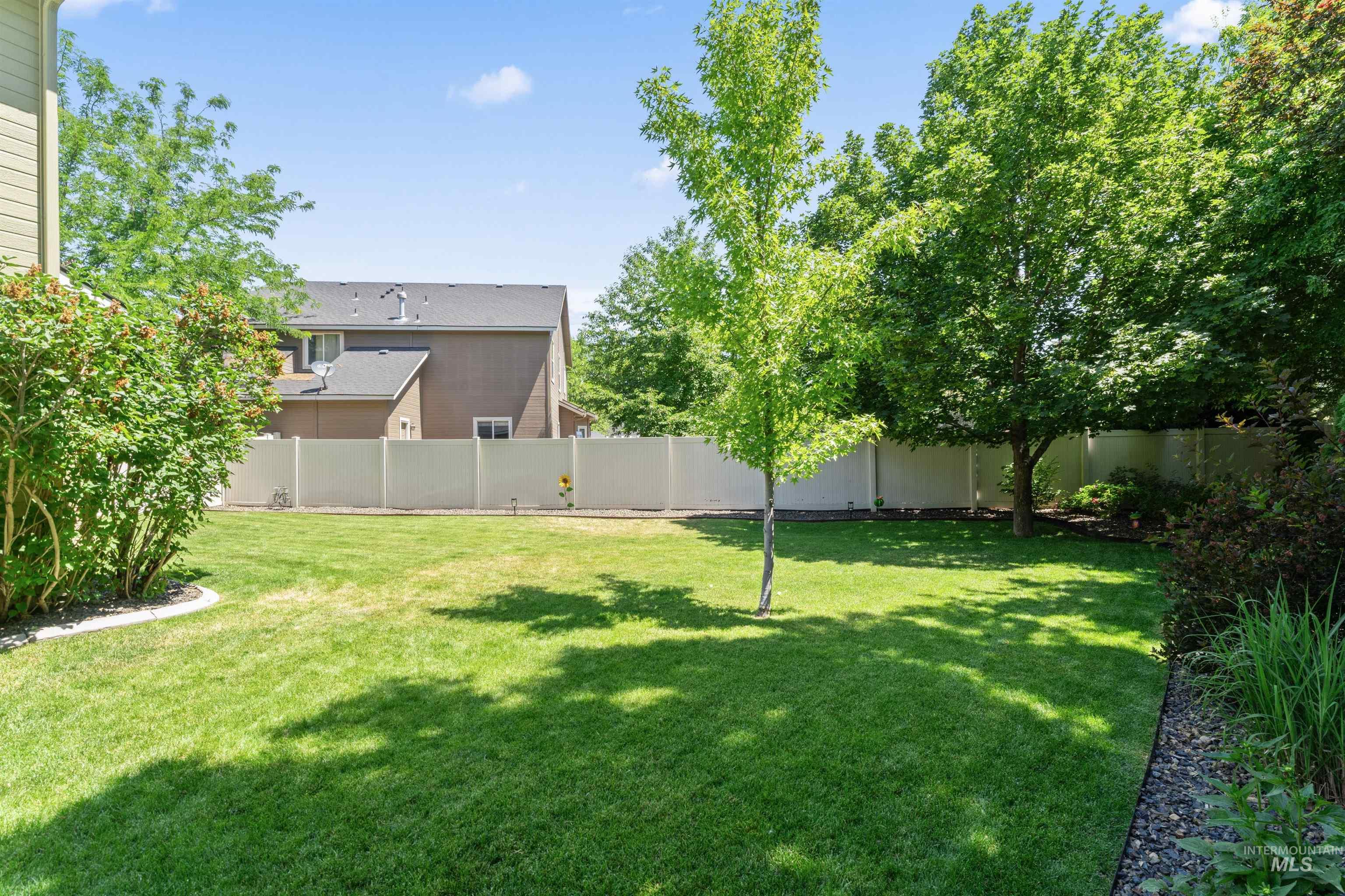 4521 W Quaker Ridge Drive, Meridian, Idaho 83646, 4 Bedrooms, 2.5 Bathrooms, Residential For Sale, Price $519,900,MLS 98998087