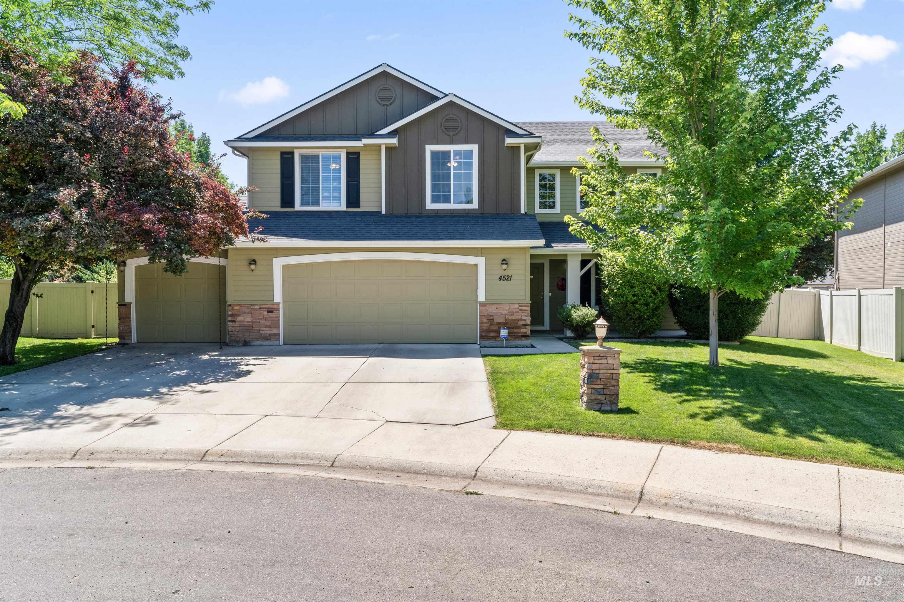 4521 W Quaker Ridge Drive, Meridian, Idaho 83646, 4 Bedrooms, 2.5 Bathrooms, Residential For Sale, Price $519,900,MLS 98998087