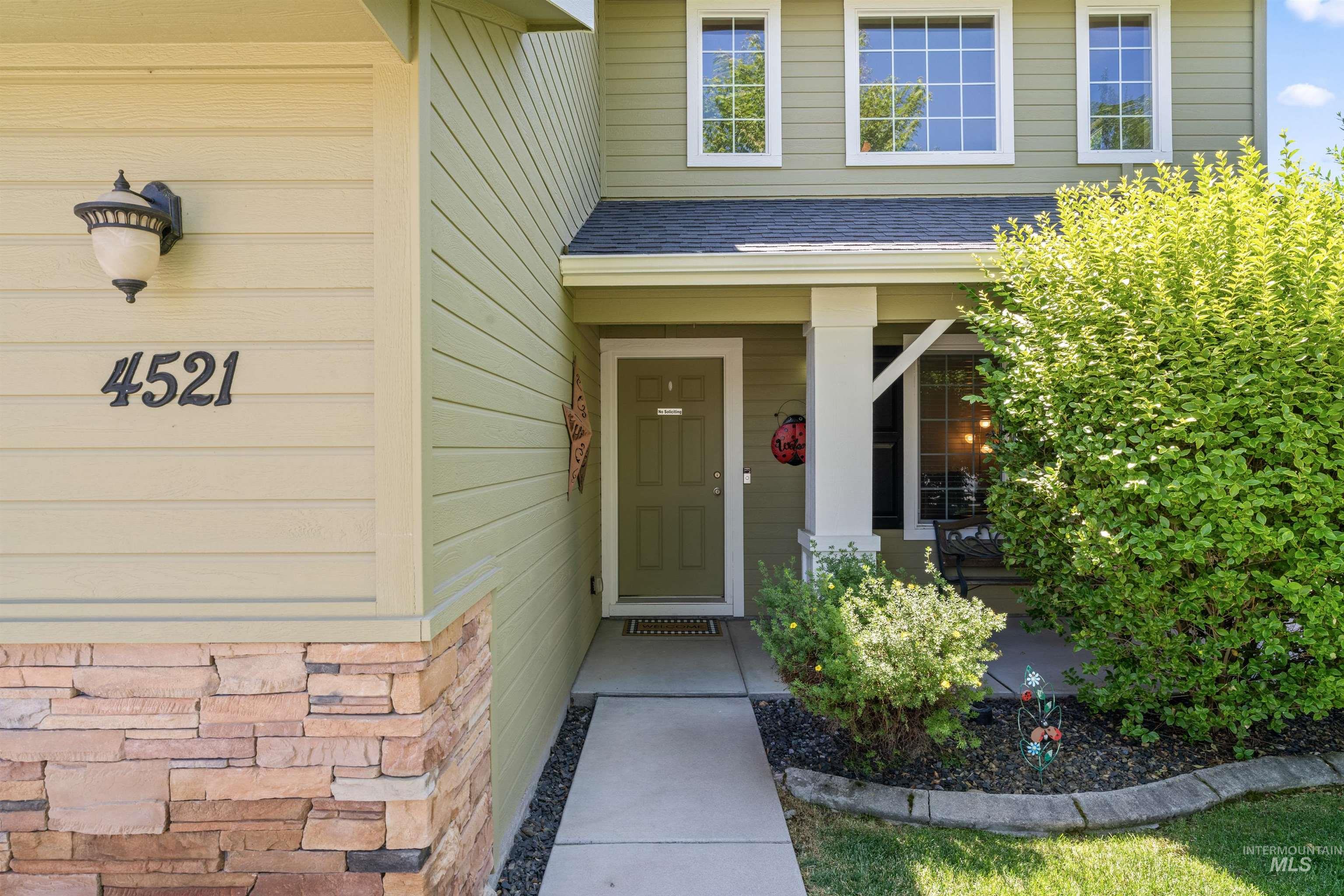 4521 W Quaker Ridge Drive, Meridian, Idaho 83646, 4 Bedrooms, 2.5 Bathrooms, Residential For Sale, Price $519,900,MLS 98998087
