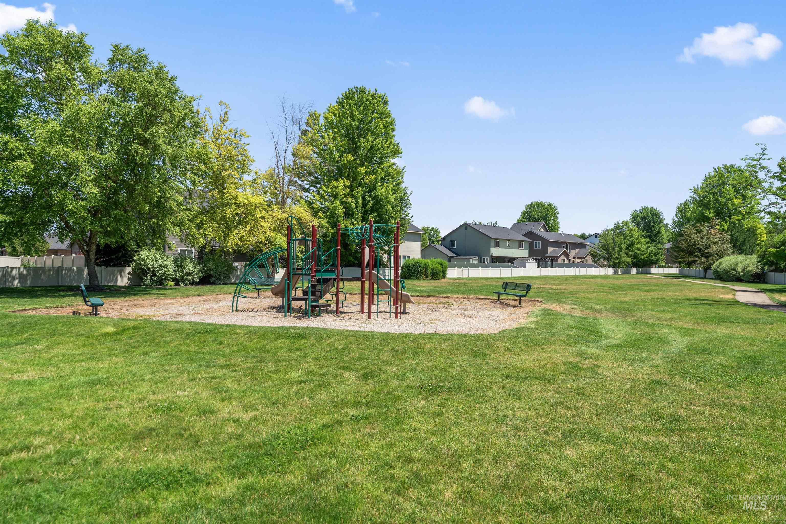 4521 W Quaker Ridge Drive, Meridian, Idaho 83646, 4 Bedrooms, 2.5 Bathrooms, Residential For Sale, Price $519,900,MLS 98998087