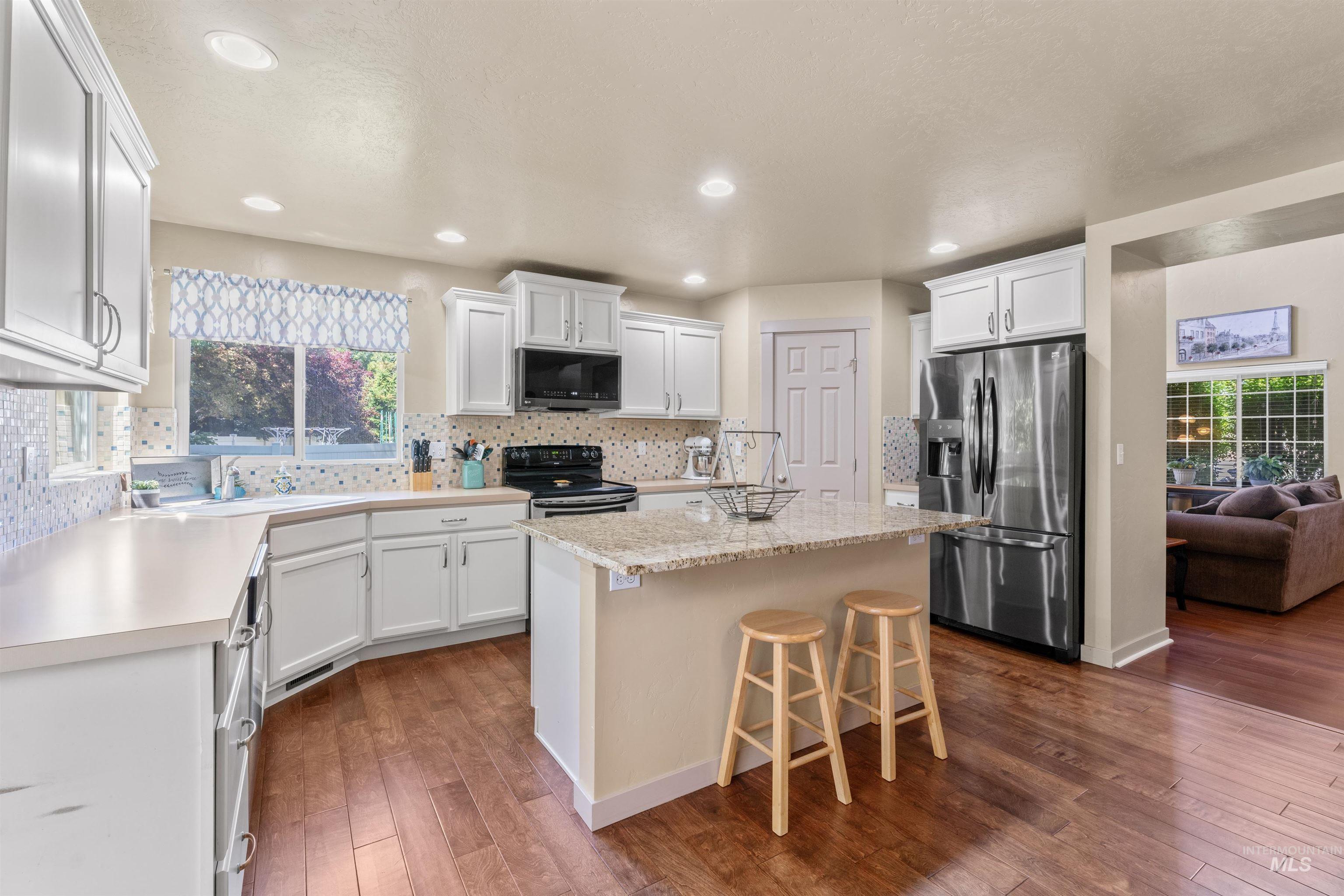 4521 W Quaker Ridge Drive, Meridian, Idaho 83646, 4 Bedrooms, 2.5 Bathrooms, Residential For Sale, Price $519,900,MLS 98998087