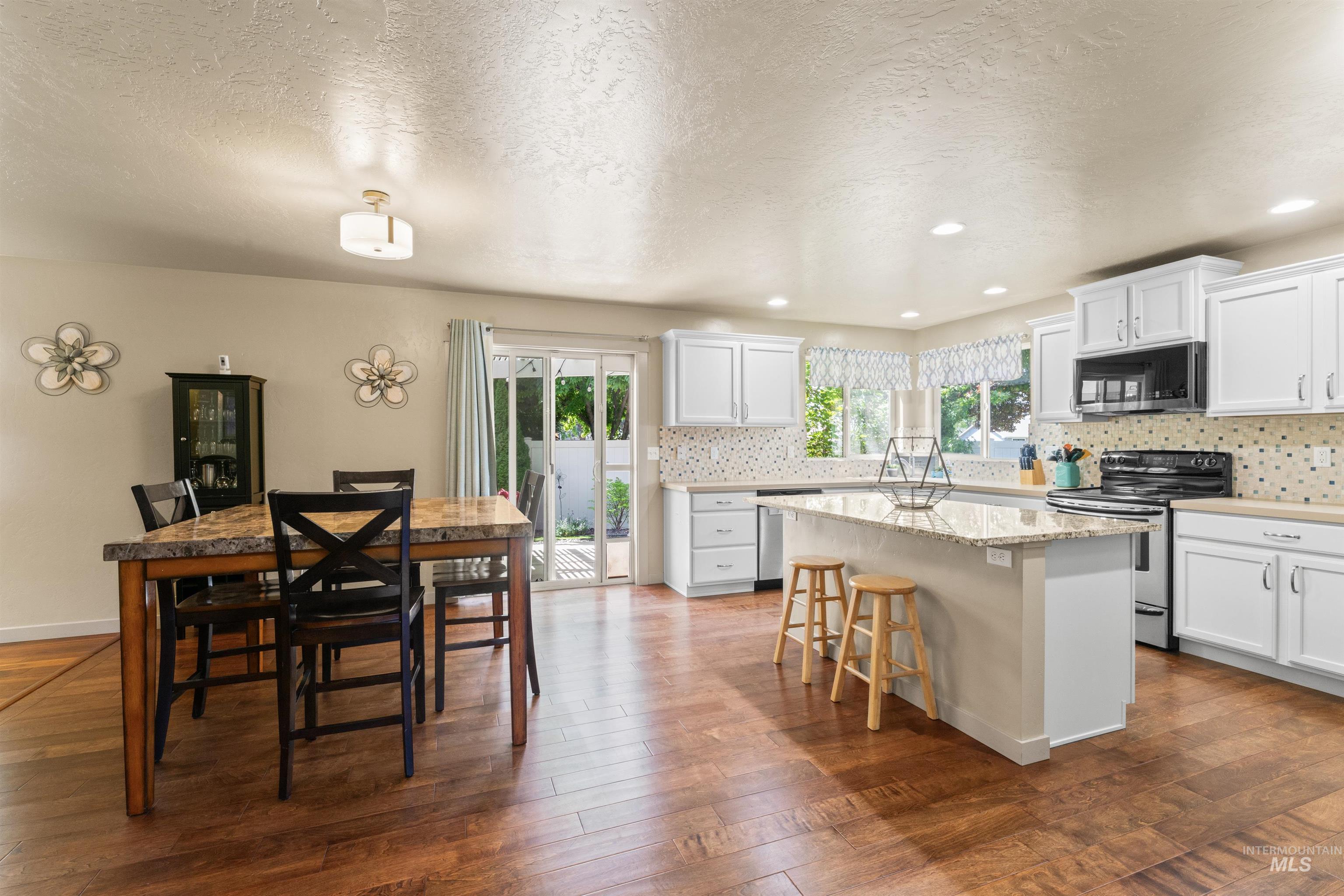 4521 W Quaker Ridge Drive, Meridian, Idaho 83646, 4 Bedrooms, 2.5 Bathrooms, Residential For Sale, Price $519,900,MLS 98998087