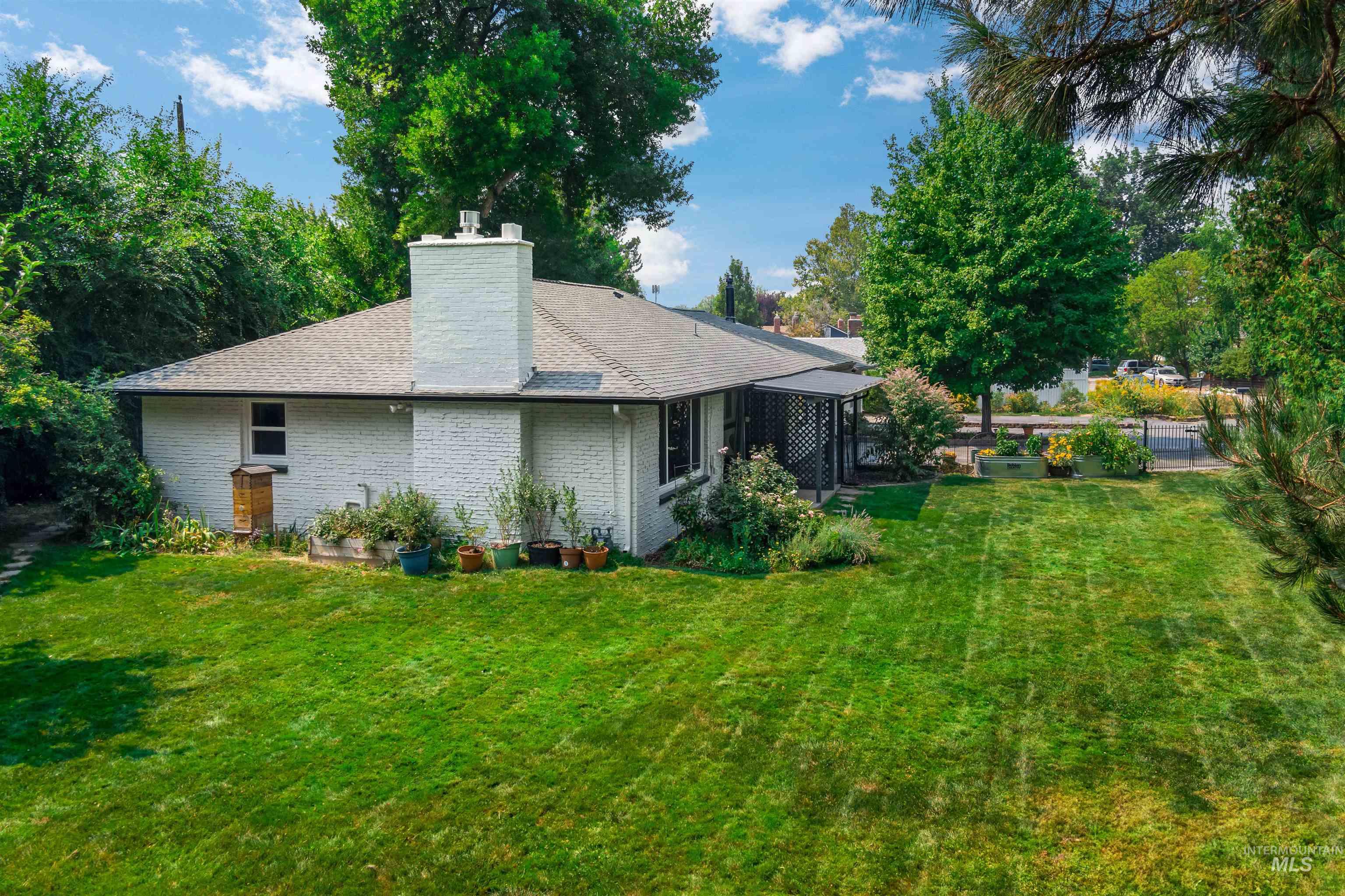 157 W Willoway Drive, Boise, Idaho 83705, 4 Bedrooms, 2 Bathrooms, Residential For Sale, Price $749,000,MLS 98998090