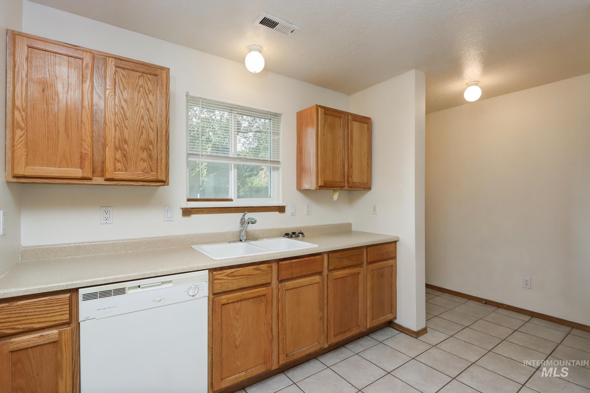 532 S Powerline Rd, Nampa, Idaho 83686, 2 Bedrooms, 2 Bathrooms, Residential Income For Sale, Price $539,000, 98998091