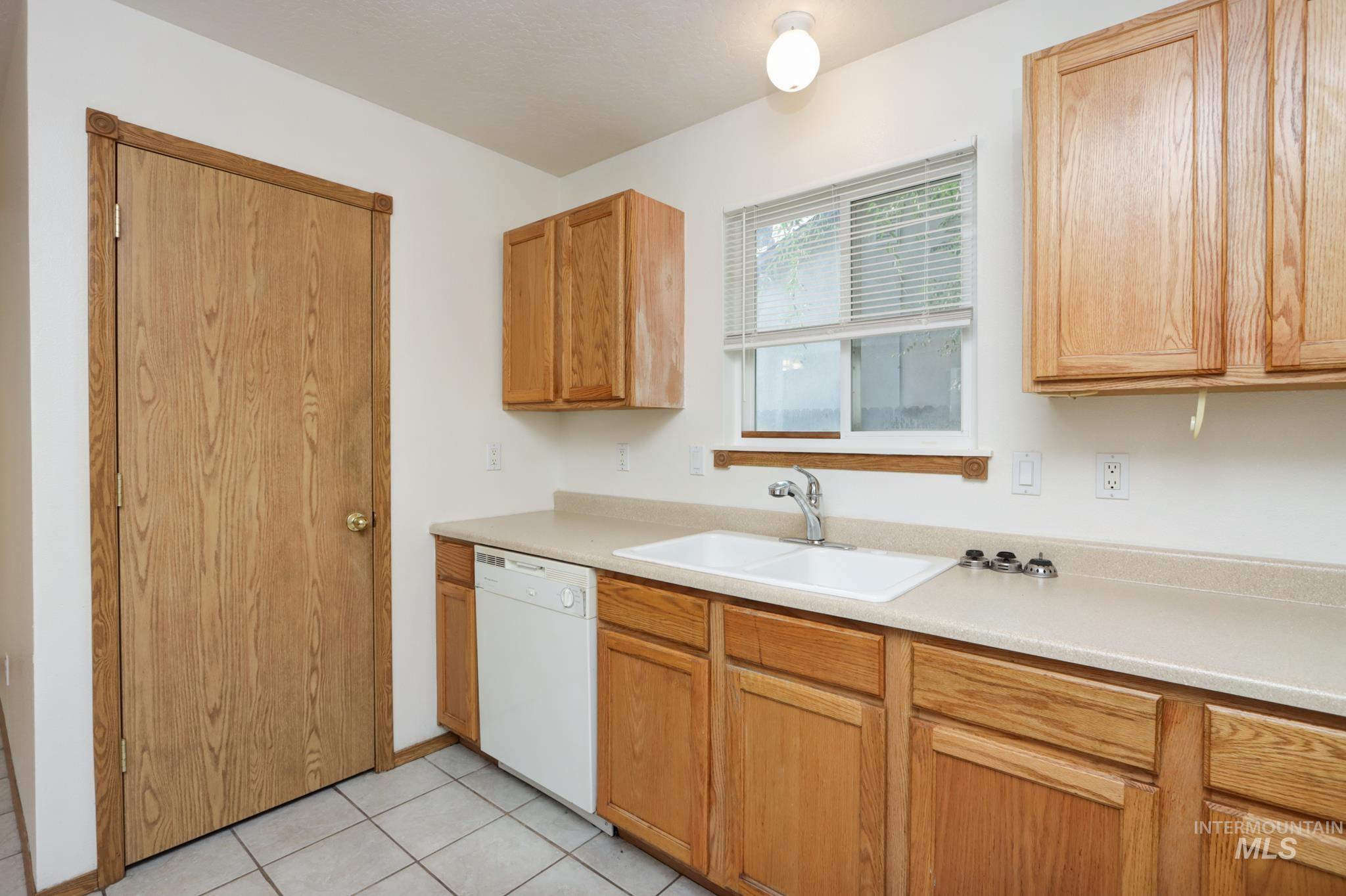 532 S Powerline Rd, Nampa, Idaho 83686, 2 Bedrooms, 2 Bathrooms, Residential Income For Sale, Price $539,000, 98998091