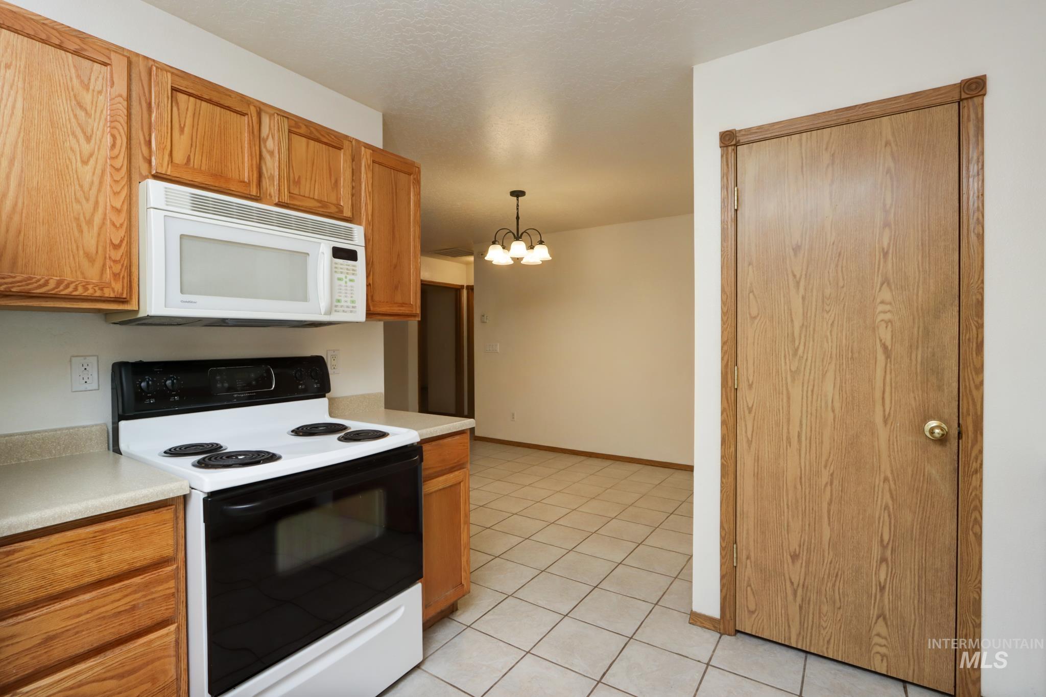 532 S Powerline Rd, Nampa, Idaho 83686, 2 Bedrooms, 2 Bathrooms, Residential Income For Sale, Price $539,000, 98998091