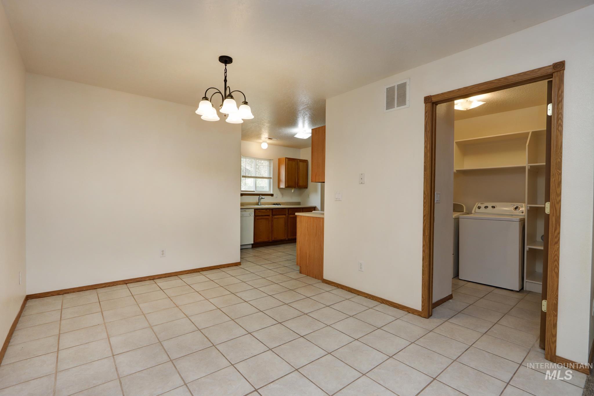 532 S Powerline Rd, Nampa, Idaho 83686, 2 Bedrooms, 2 Bathrooms, Residential Income For Sale, Price $539,000, 98998091