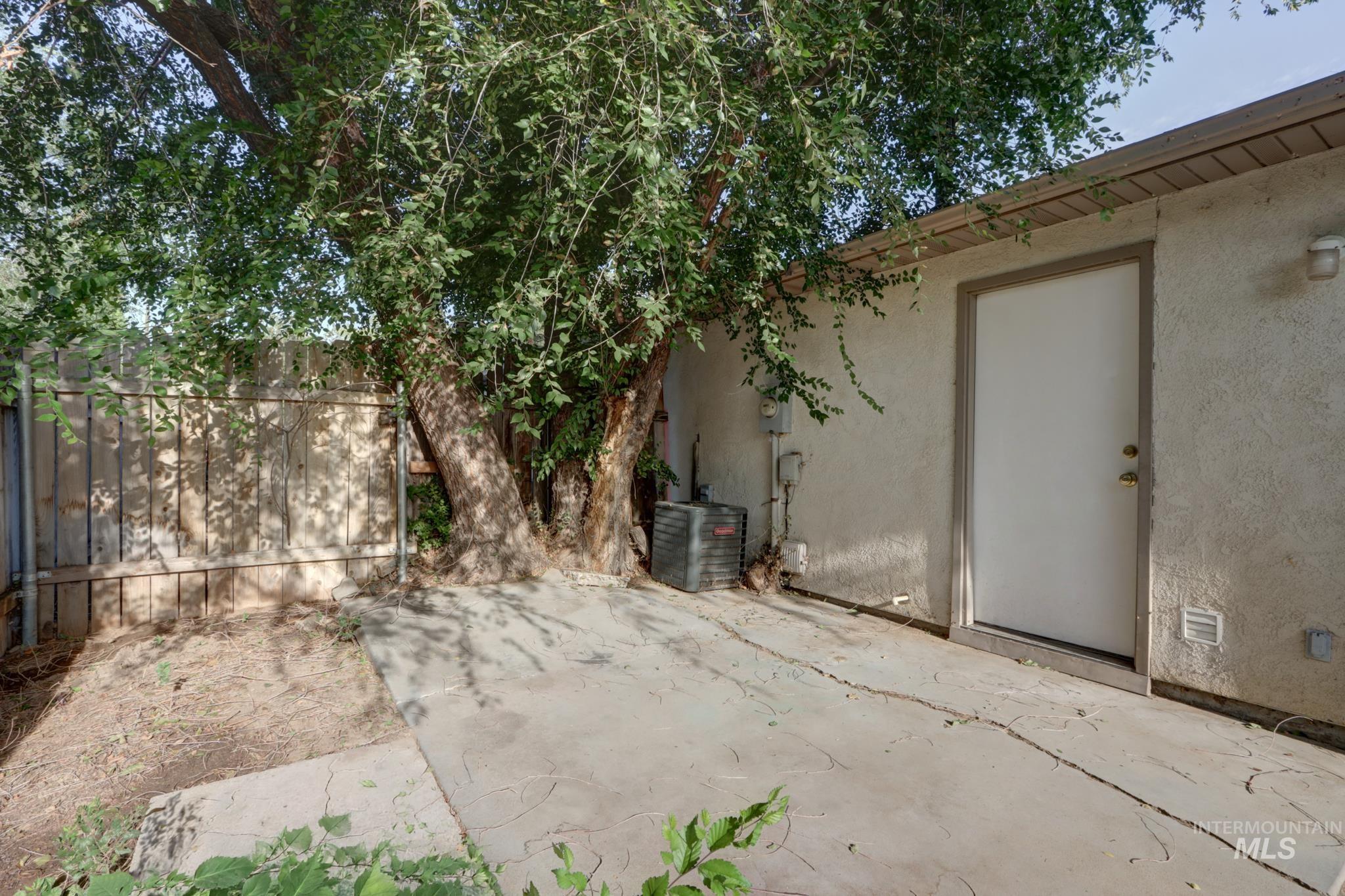 532 S Powerline Rd, Nampa, Idaho 83686, 2 Bedrooms, 2 Bathrooms, Residential Income For Sale, Price $539,000, 98998091