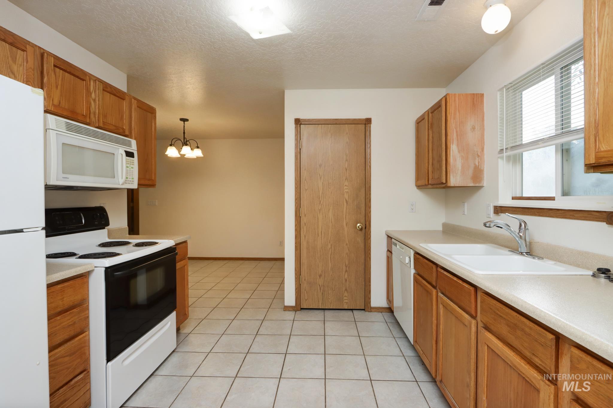 532 S Powerline Rd, Nampa, Idaho 83686, 2 Bedrooms, 2 Bathrooms, Residential Income For Sale, Price $539,000, 98998091