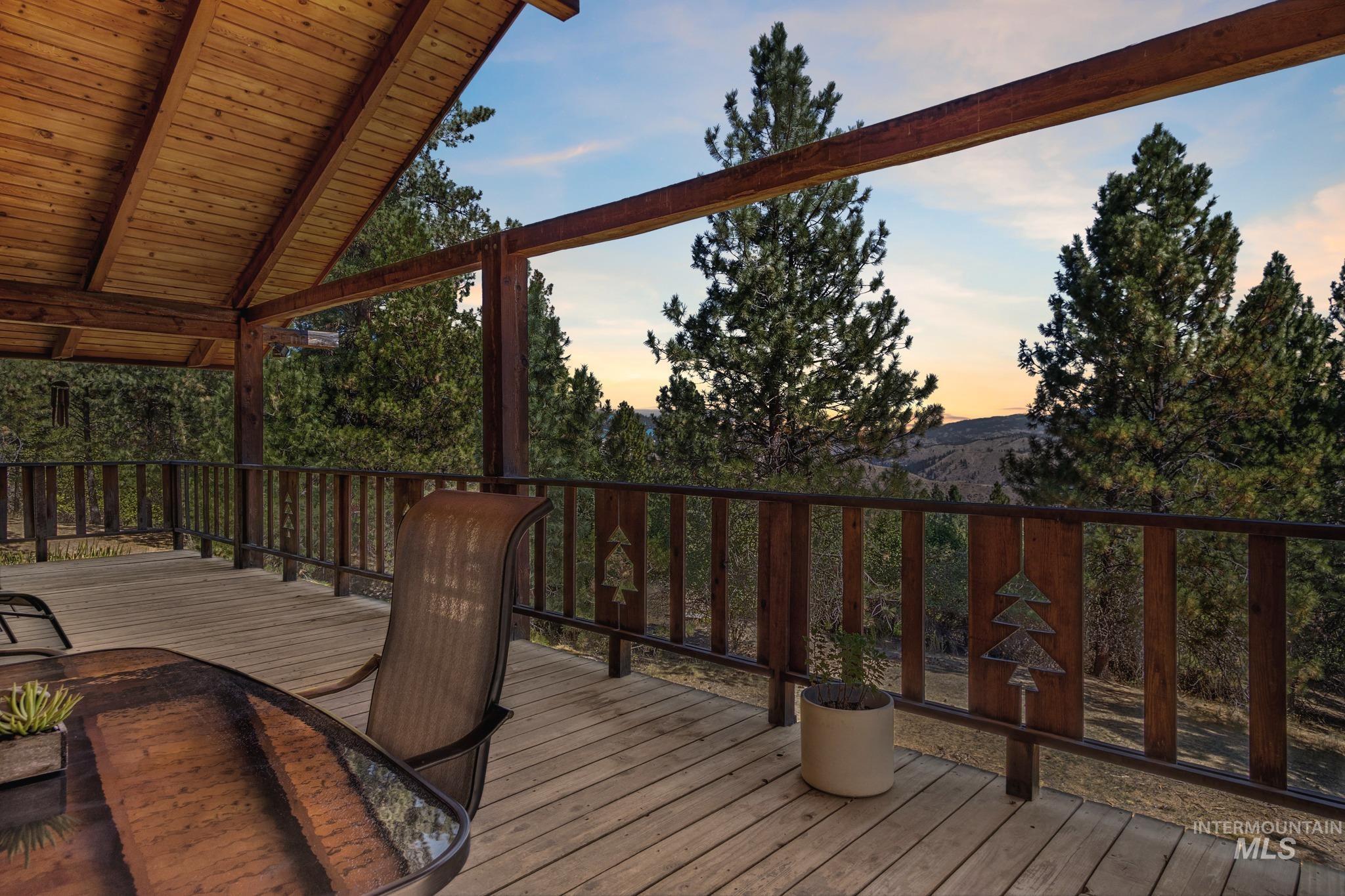 175 Evergreen Dr., Boise, Idaho 83716, 5 Bedrooms, 3 Bathrooms, Residential For Sale, Price $675,000,MLS 98998093