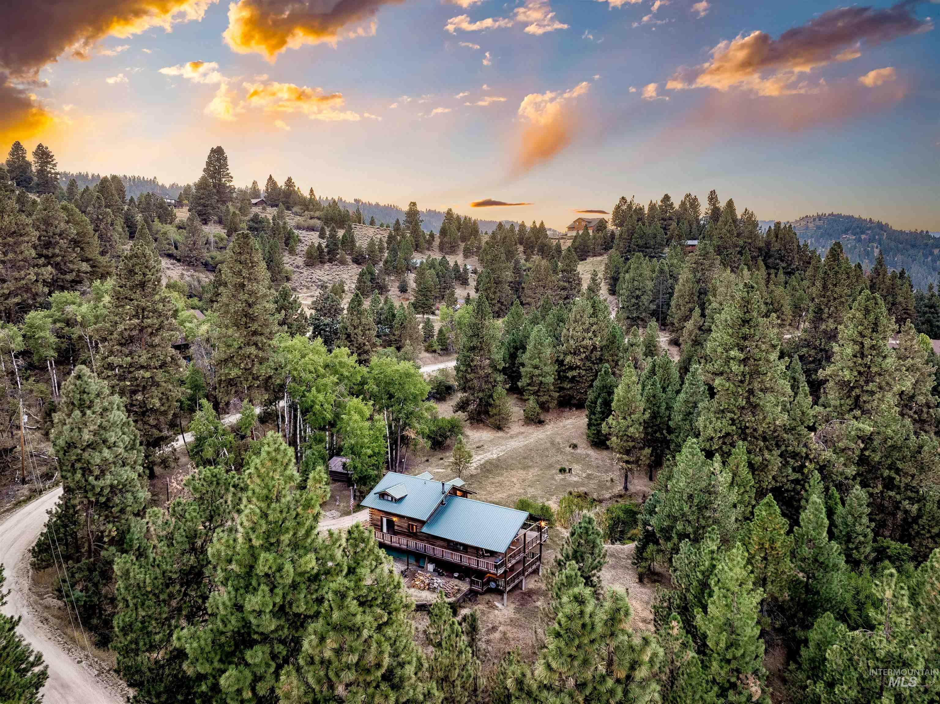 175 Evergreen Dr., Boise, Idaho 83716, 5 Bedrooms, 3 Bathrooms, Residential For Sale, Price $675,000,MLS 98998093