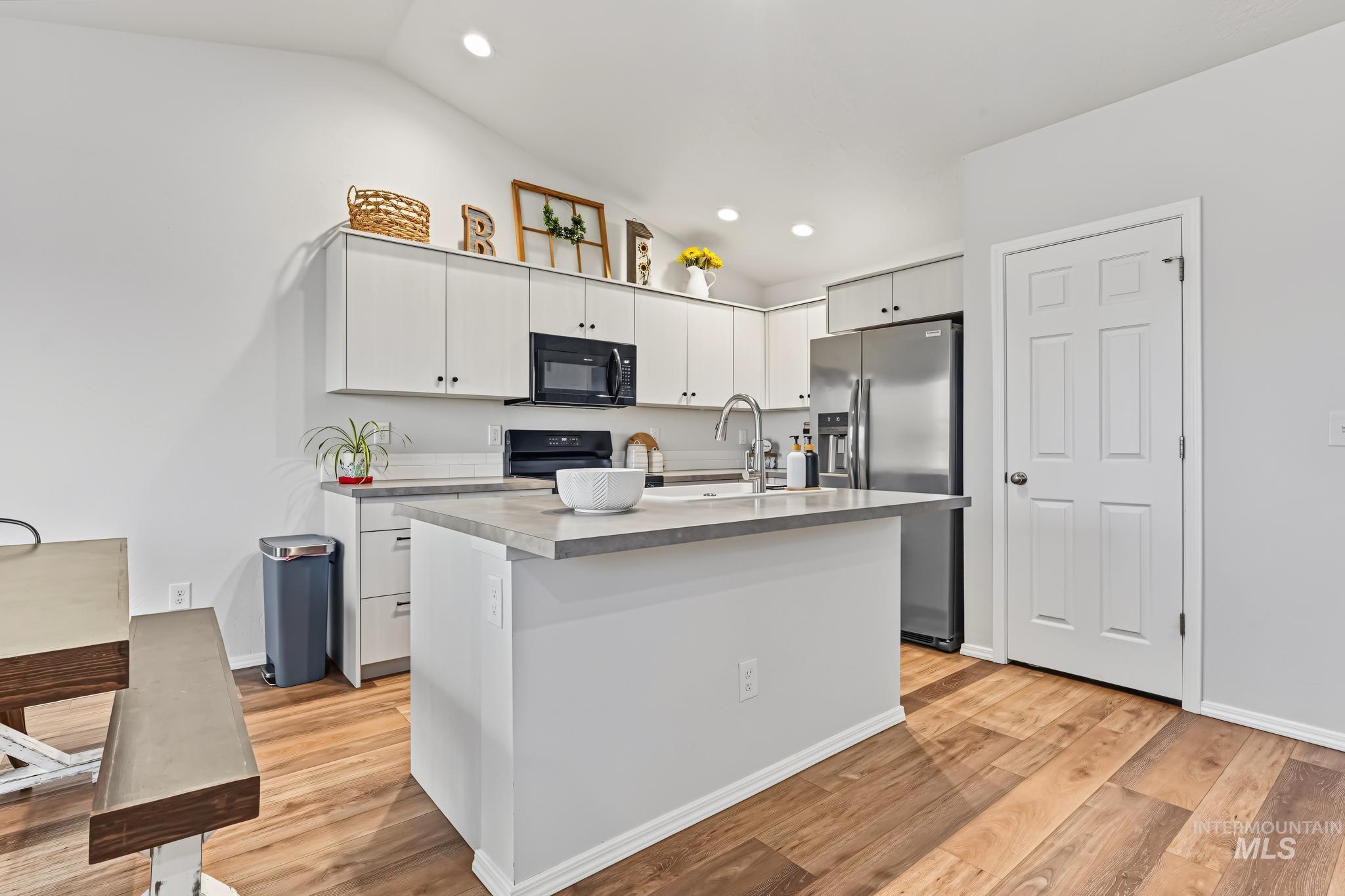 4593 S Taunton Ave, Nampa, Idaho 83686, 3 Bedrooms, 2 Bathrooms, Residential For Sale, Price $410,000,MLS 98998101
