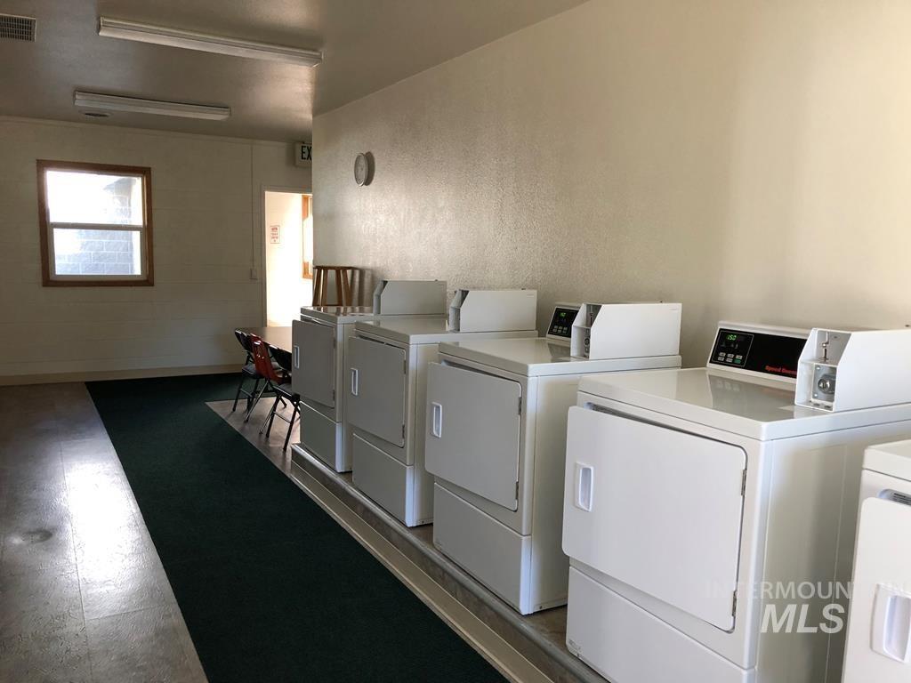 514 F40 Sawyer Street, Cascade, Idaho 83611, 2 Bedrooms, 1 Bathroom, Residential For Sale, Price $249,900,MLS 98998102