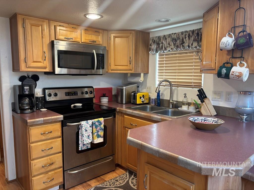 514 F40 Sawyer Street, Cascade, Idaho 83611, 2 Bedrooms, 1 Bathroom, Residential For Sale, Price $249,900,MLS 98998102