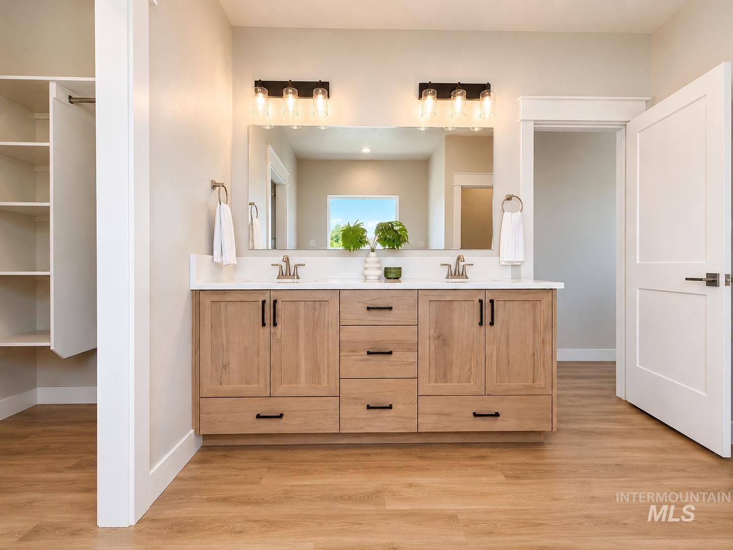 1110 S Recess Way, Kuna, Idaho 83634, 4 Bedrooms, 3.5 Bathrooms, Residential For Sale, Price $599,900, 98998103