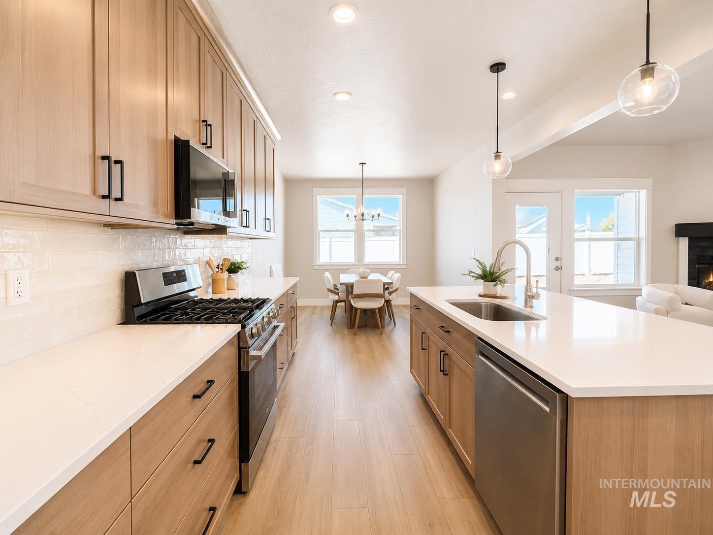1110 S Recess Way, Kuna, Idaho 83634, 4 Bedrooms, 3.5 Bathrooms, Residential For Sale, Price $599,900, 98998103
