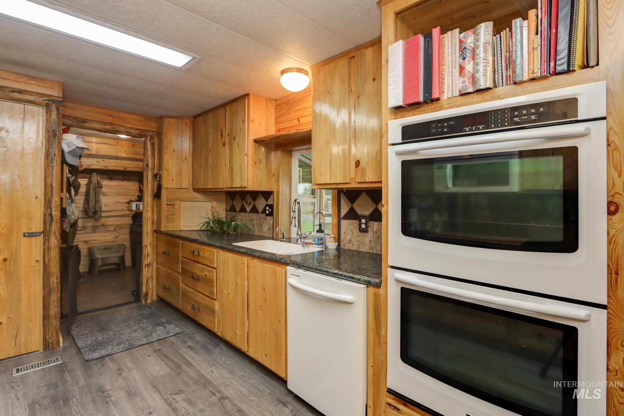 2498 Track, Melba, Idaho 83641, 4 Bedrooms, 3.5 Bathrooms, Residential For Sale, Price $989,000, 98998104
