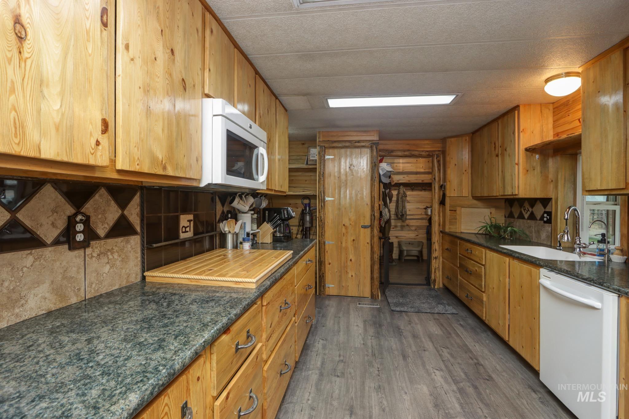 2498 Track, Melba, Idaho 83641, 4 Bedrooms, 3.5 Bathrooms, Residential For Sale, Price $989,000, 98998104