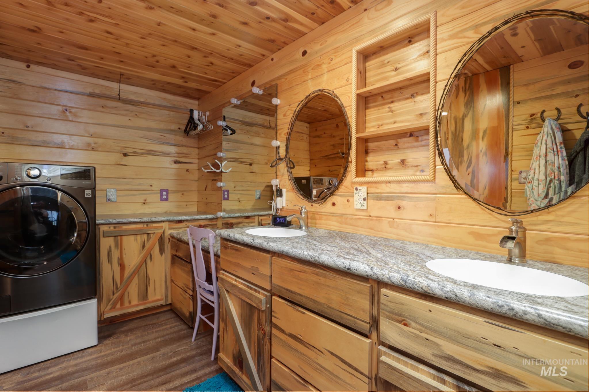 2498 Track, Melba, Idaho 83641, 4 Bedrooms, 3.5 Bathrooms, Residential For Sale, Price $989,000, 98998104