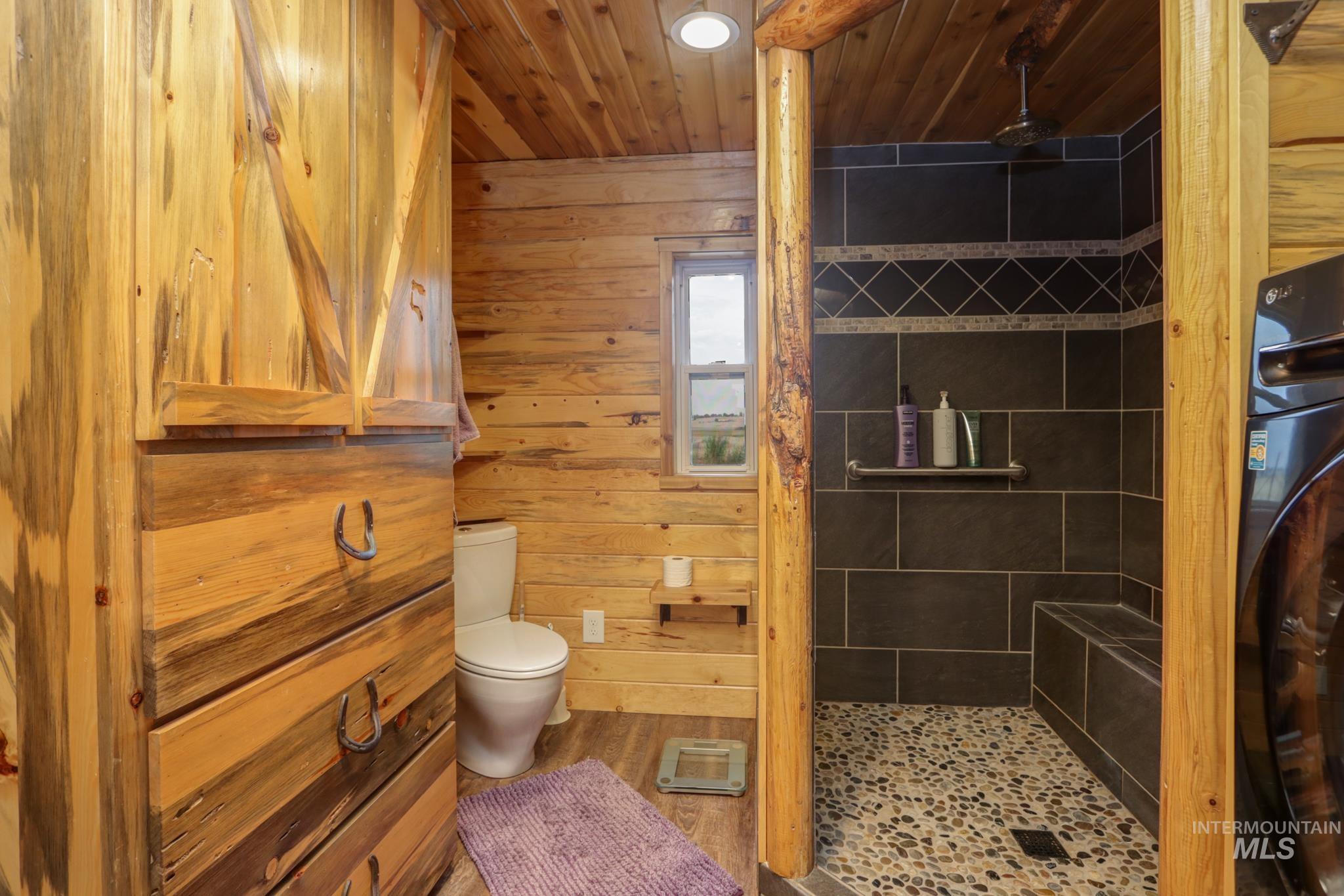 2498 Track, Melba, Idaho 83641, 4 Bedrooms, 3.5 Bathrooms, Residential For Sale, Price $989,000, 98998104