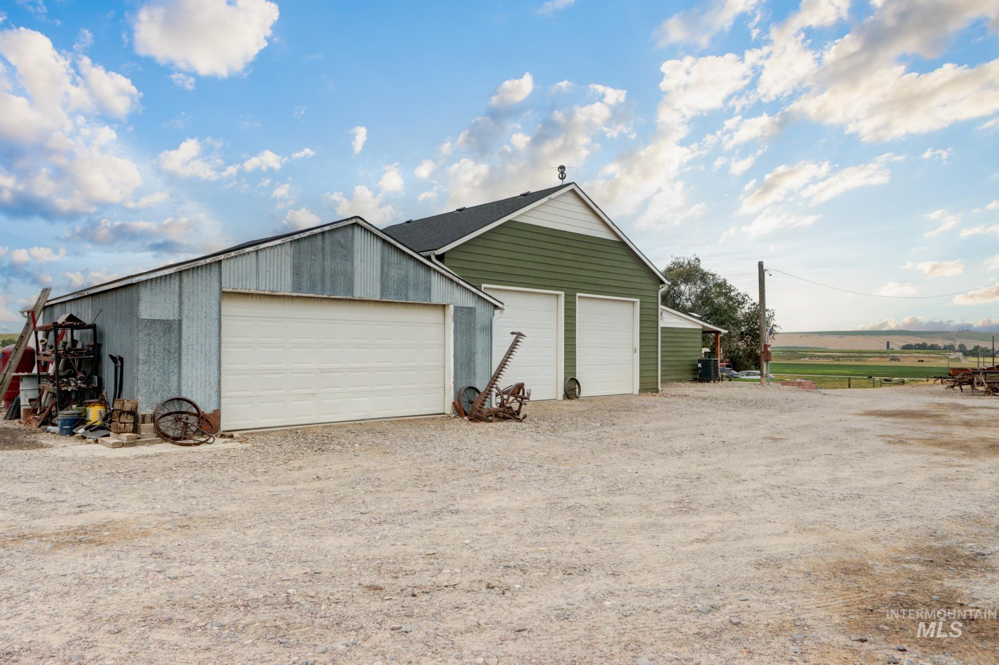 2498 Track, Melba, Idaho 83641, 4 Bedrooms, 3.5 Bathrooms, Residential For Sale, Price $989,000, 98998104
