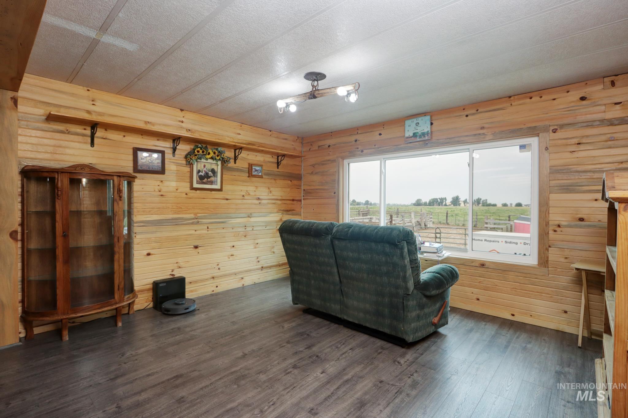 2498 Track, Melba, Idaho 83641, 4 Bedrooms, 3.5 Bathrooms, Residential For Sale, Price $989,000, 98998104