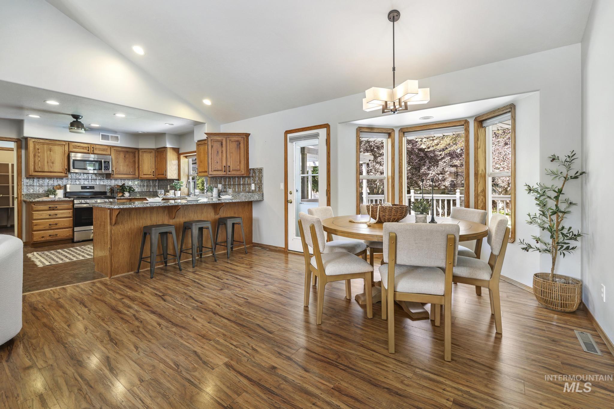 2047 Candlewood Cir, Twin Falls, Idaho 83301, 5 Bedrooms, 3.5 Bathrooms, Residential For Sale, Price $599,000,MLS 98998108