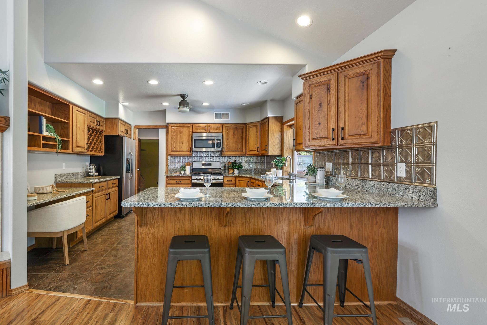 2047 Candlewood Cir, Twin Falls, Idaho 83301, 5 Bedrooms, 3.5 Bathrooms, Residential For Sale, Price $599,000,MLS 98998108