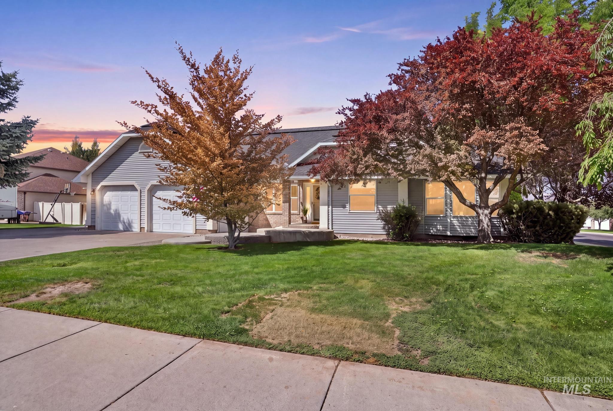 2047 Candlewood Cir, Twin Falls, Idaho 83301, 5 Bedrooms, 3.5 Bathrooms, Residential For Sale, Price $599,000,MLS 98998108