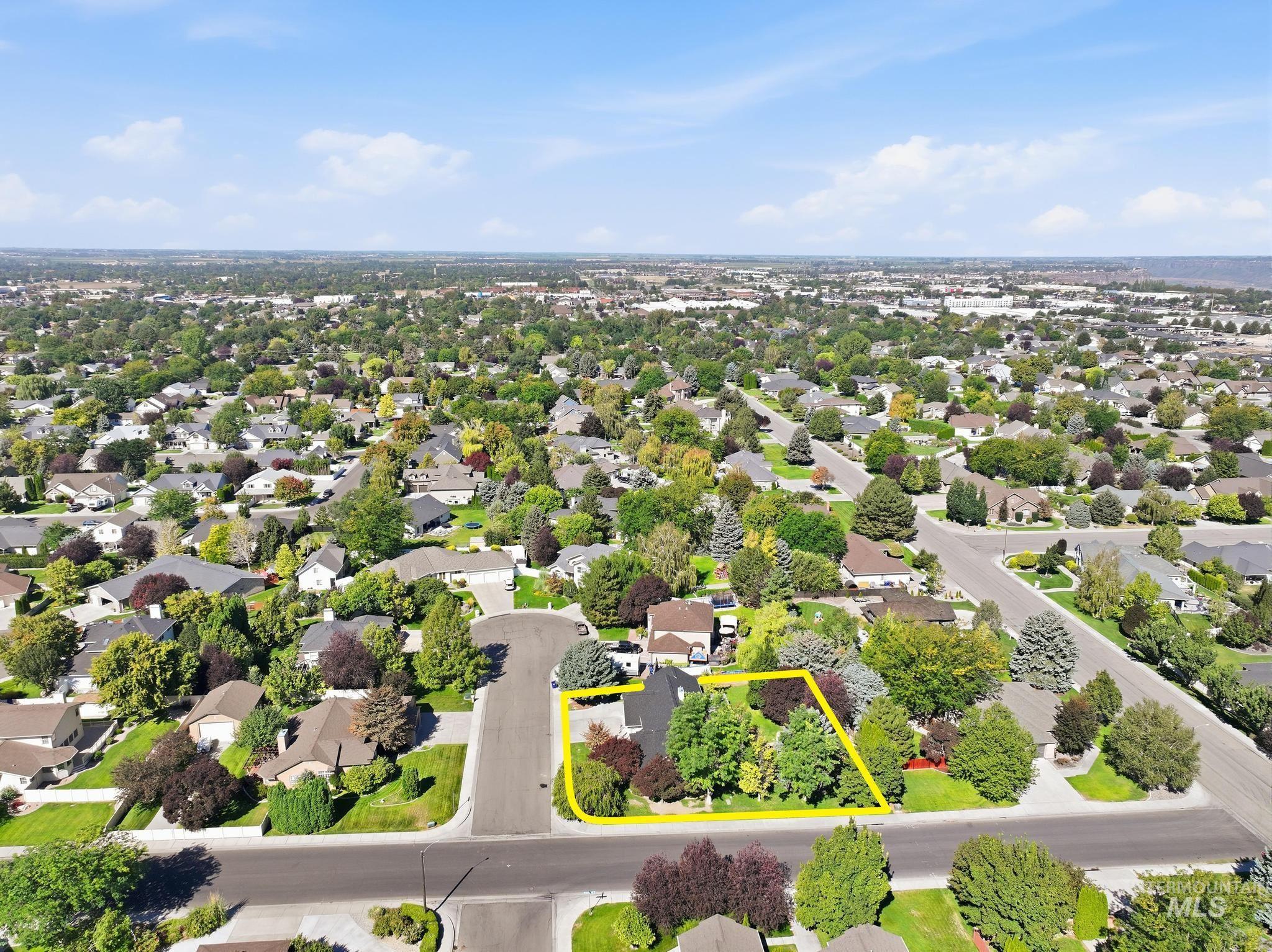 2047 Candlewood Cir, Twin Falls, Idaho 83301, 5 Bedrooms, 3.5 Bathrooms, Residential For Sale, Price $599,000,MLS 98998108
