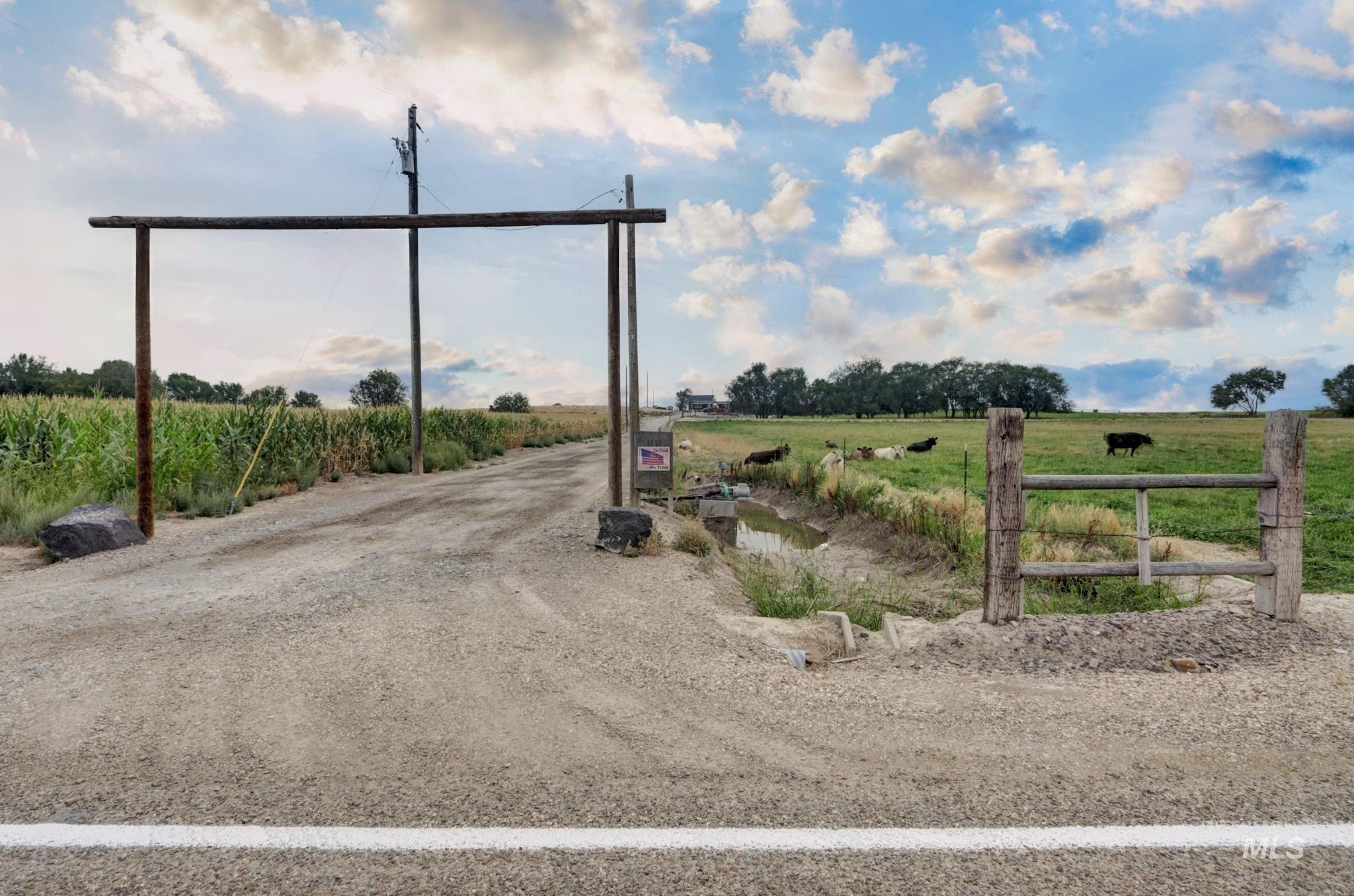 2498 Track, Melba, Idaho 83641, 4 Bedrooms, 3.5 Bathrooms, Farm & Ranch For Sale, Price $989,000, 98998109