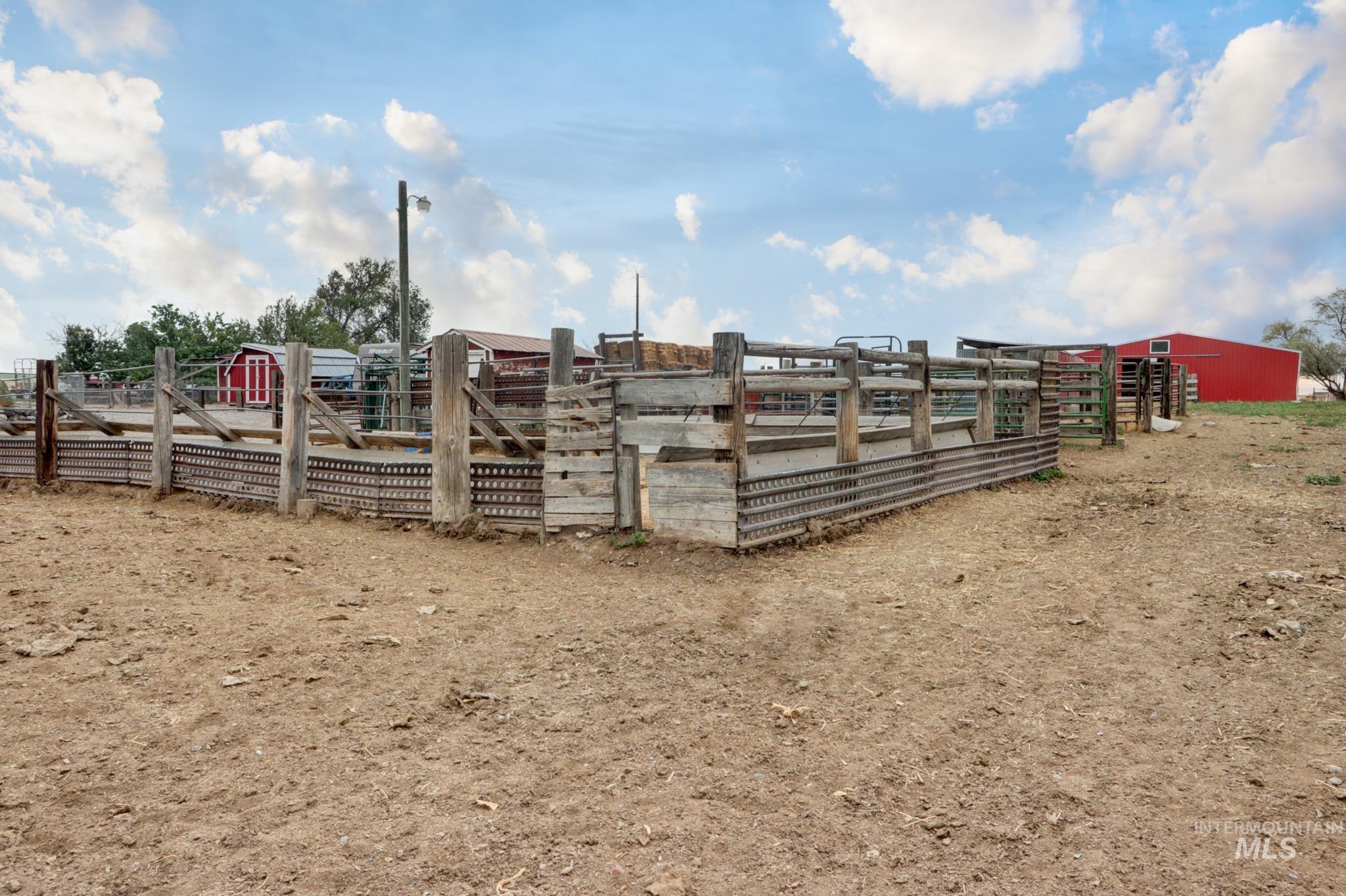 2498 Track, Melba, Idaho 83641, 4 Bedrooms, 3.5 Bathrooms, Farm & Ranch For Sale, Price $989,000,MLS 98998109