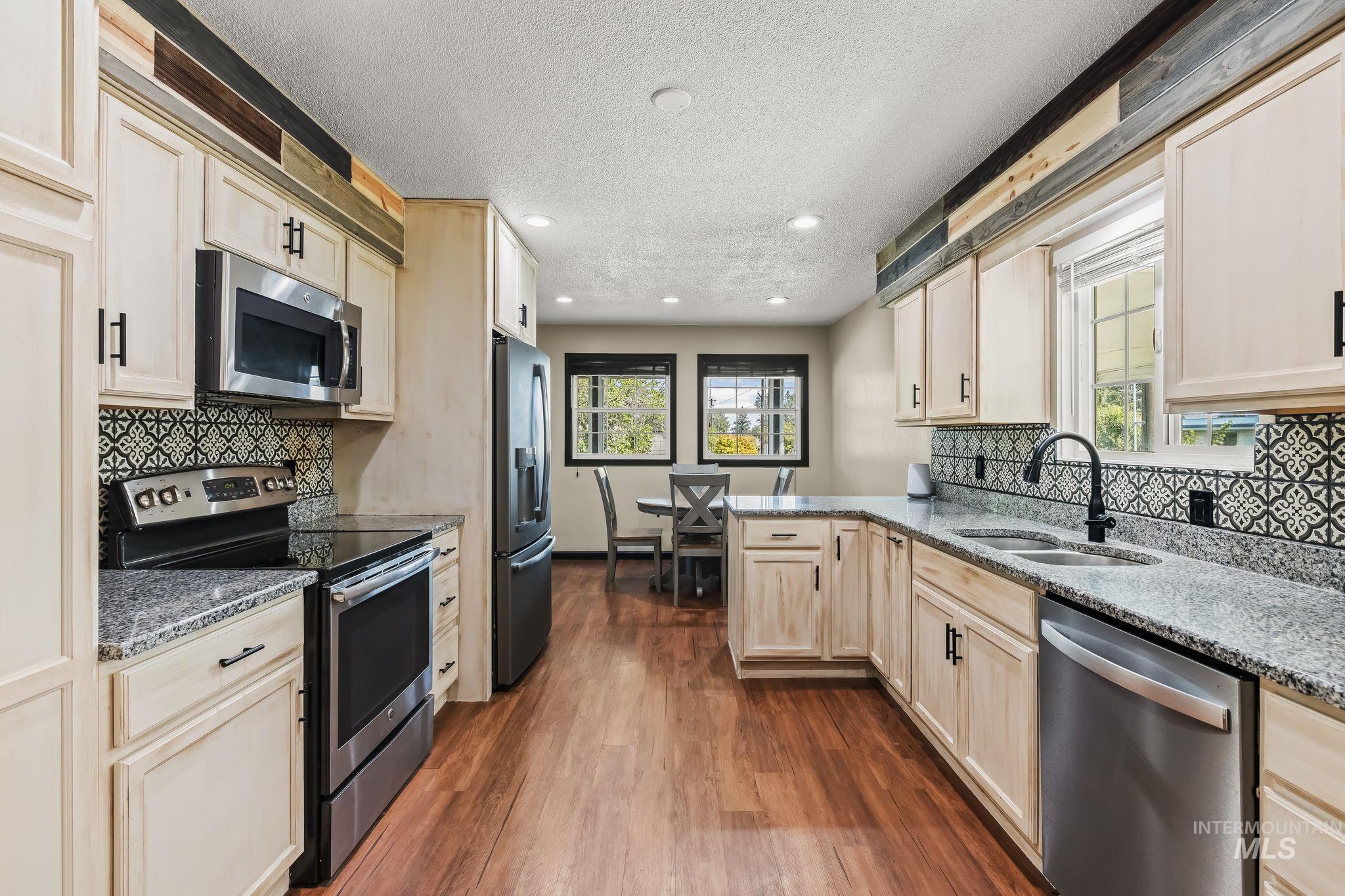 526 Airway Ave, Lewiston, Idaho 83501, 5 Bedrooms, 3 Bathrooms, Residential For Sale, Price $539,900, 98998111