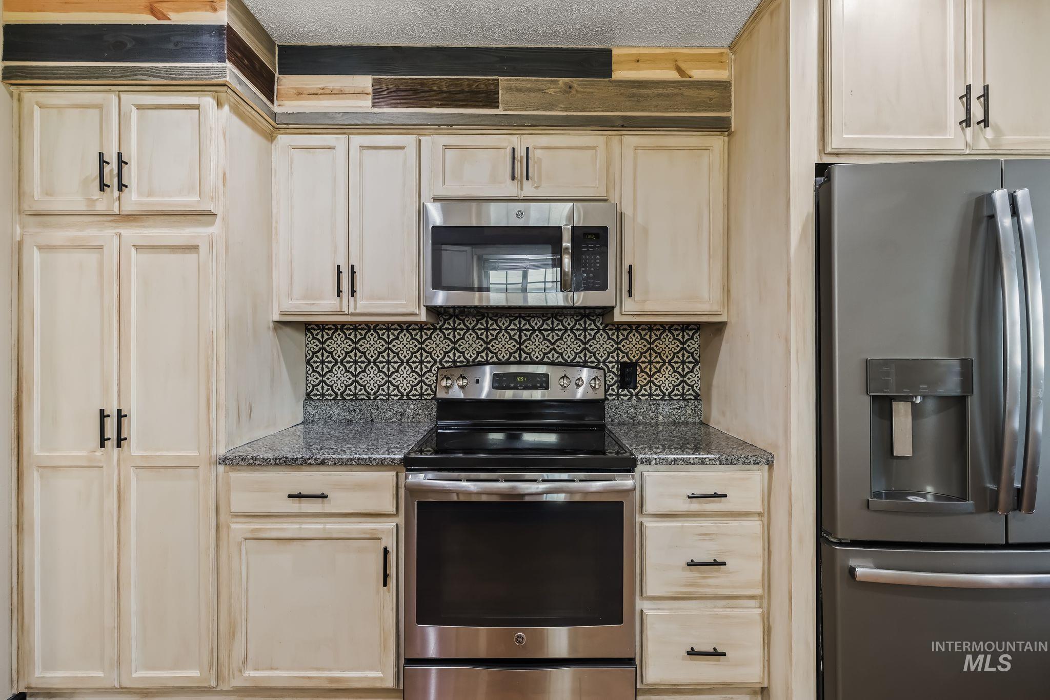 526 Airway Ave, Lewiston, Idaho 83501, 5 Bedrooms, 3 Bathrooms, Residential For Sale, Price $539,900, 98998111