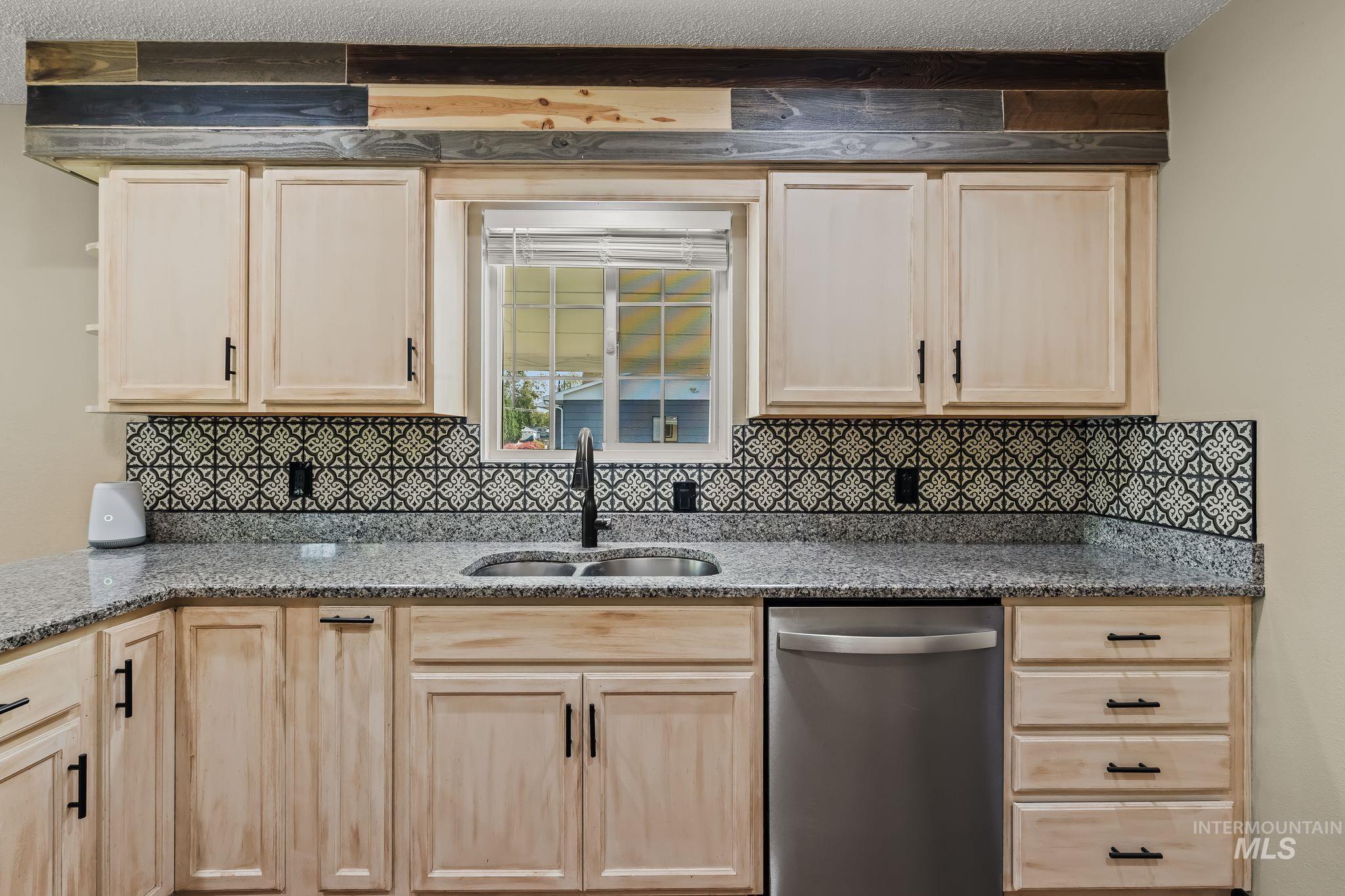 526 Airway Ave, Lewiston, Idaho 83501, 5 Bedrooms, 3 Bathrooms, Residential For Sale, Price $539,900, 98998111