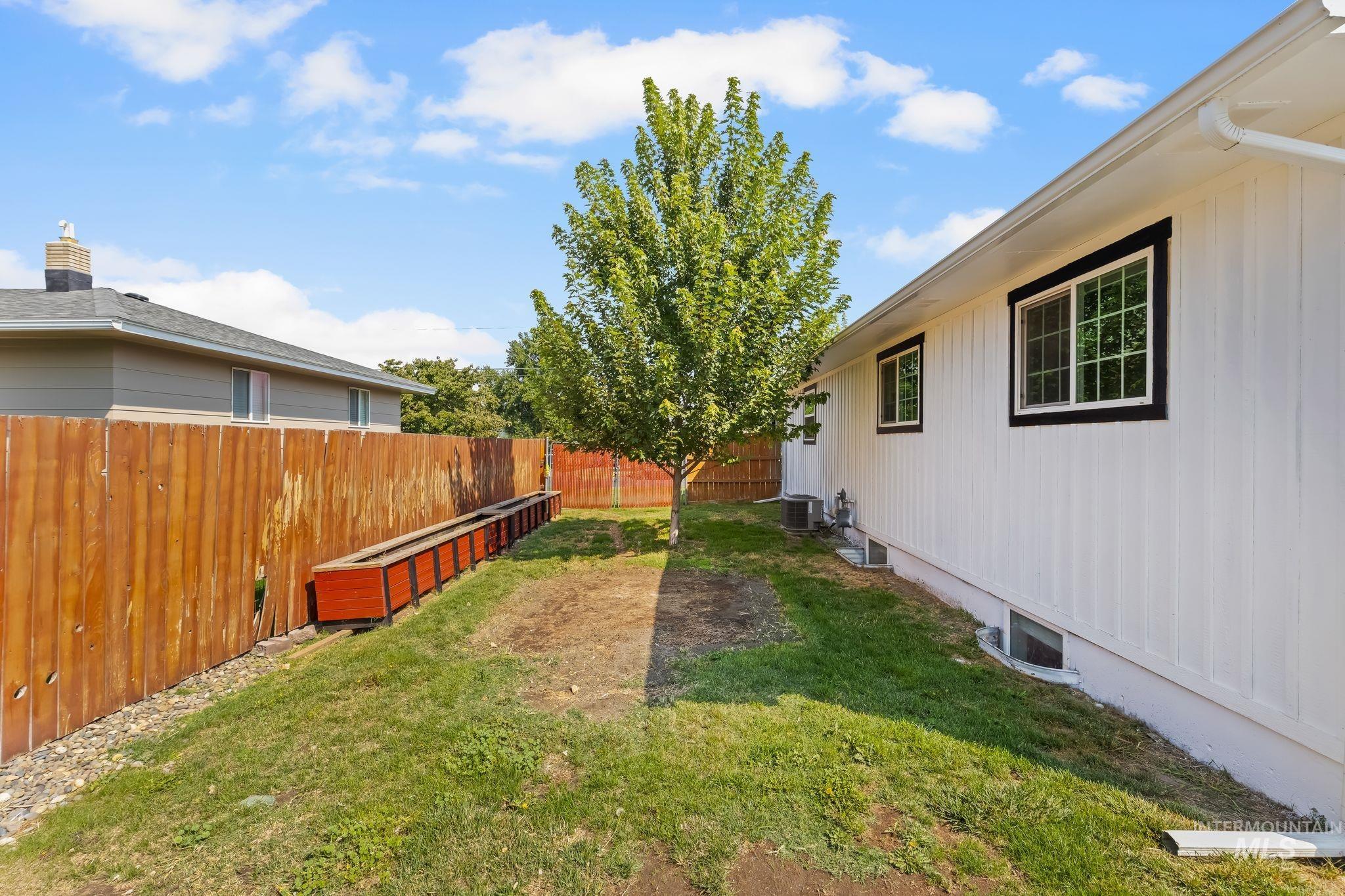 526 Airway Ave, Lewiston, Idaho 83501, 5 Bedrooms, 3 Bathrooms, Residential For Sale, Price $539,900, 98998111