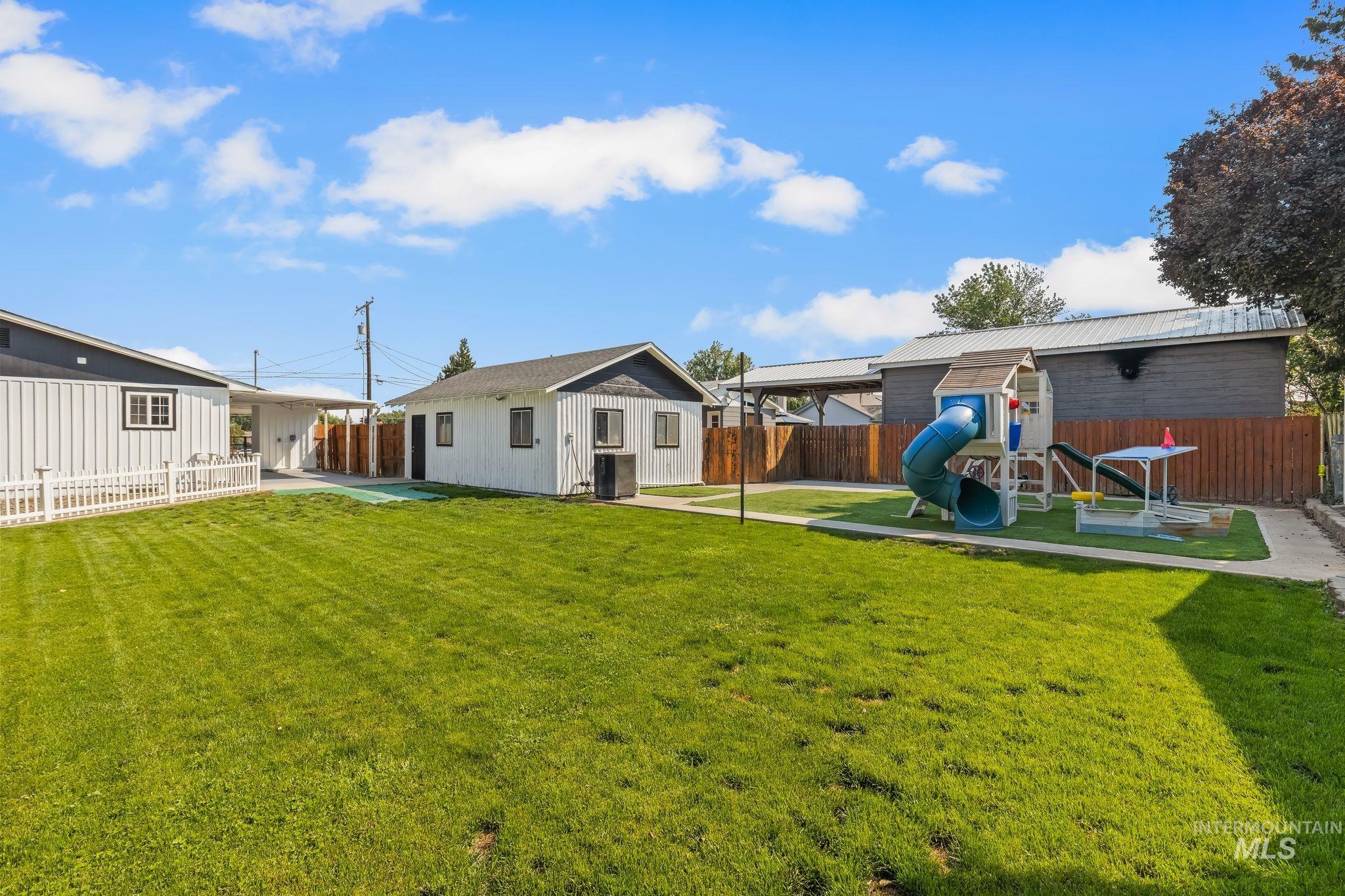 526 Airway Ave, Lewiston, Idaho 83501, 5 Bedrooms, 3 Bathrooms, Residential For Sale, Price $539,900, 98998111