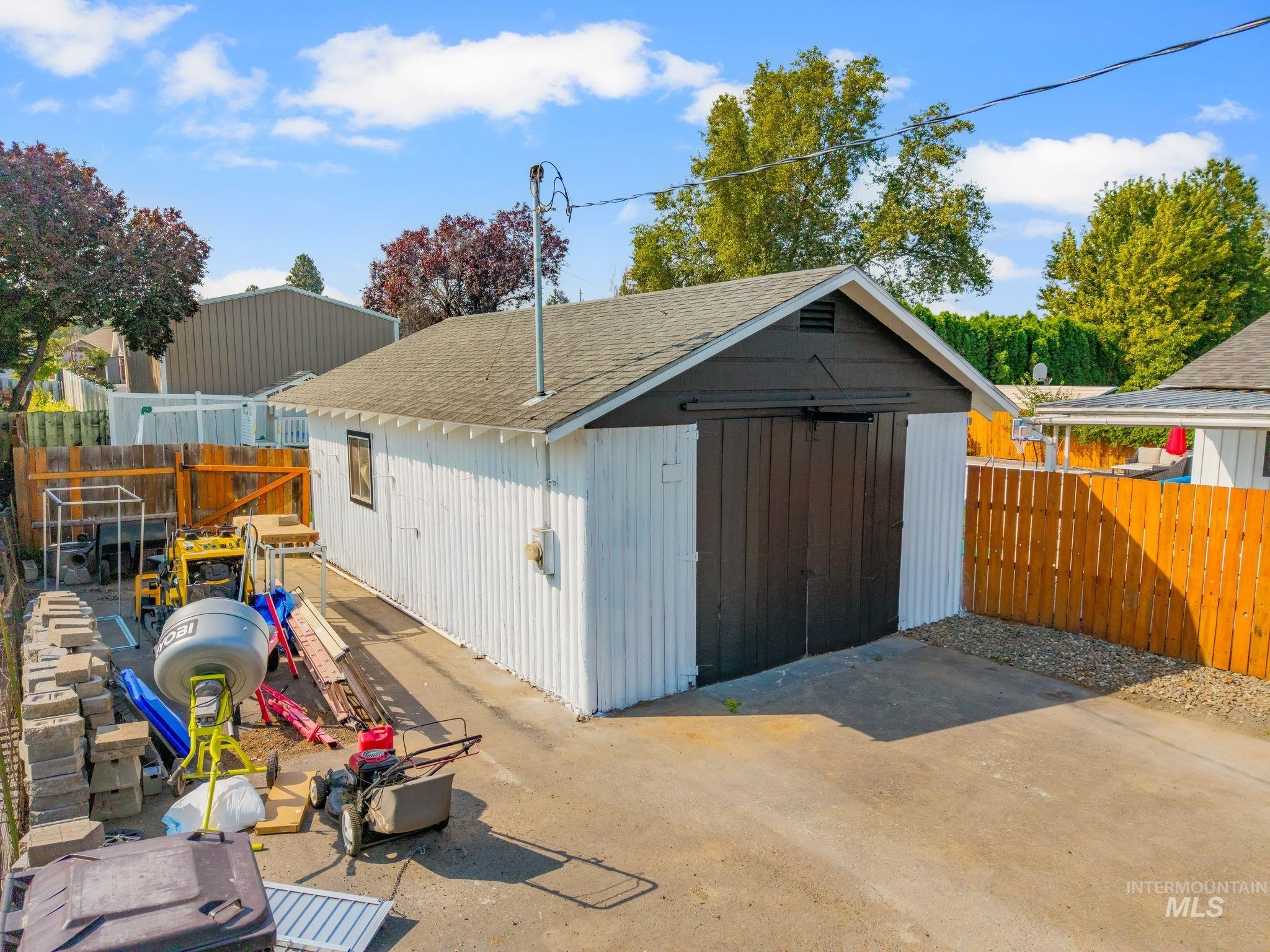 526 Airway Ave, Lewiston, Idaho 83501, 5 Bedrooms, 3 Bathrooms, Residential For Sale, Price $539,900, 98998111