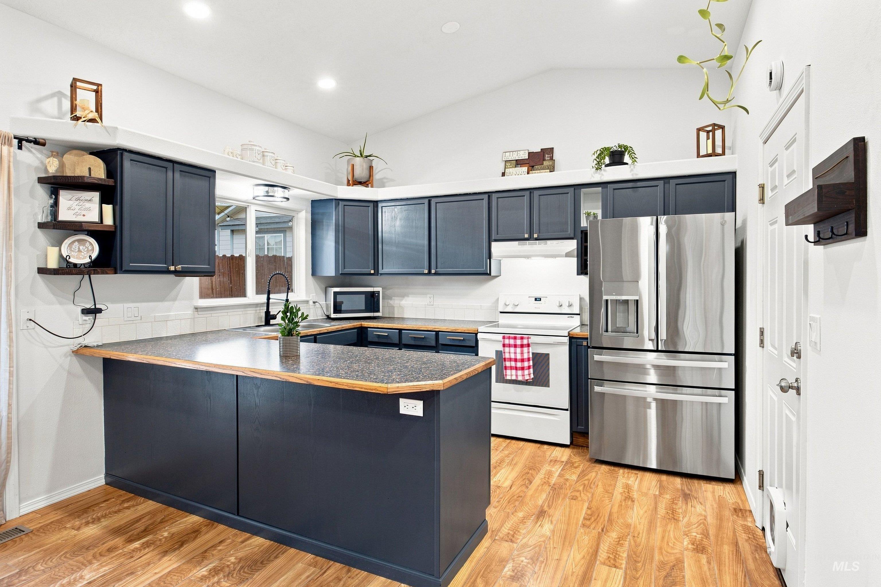 2808 Fox Place, Nampa, Idaho 83687, 3 Bedrooms, 2 Bathrooms, Residential For Sale, Price $355,000,MLS 98998113