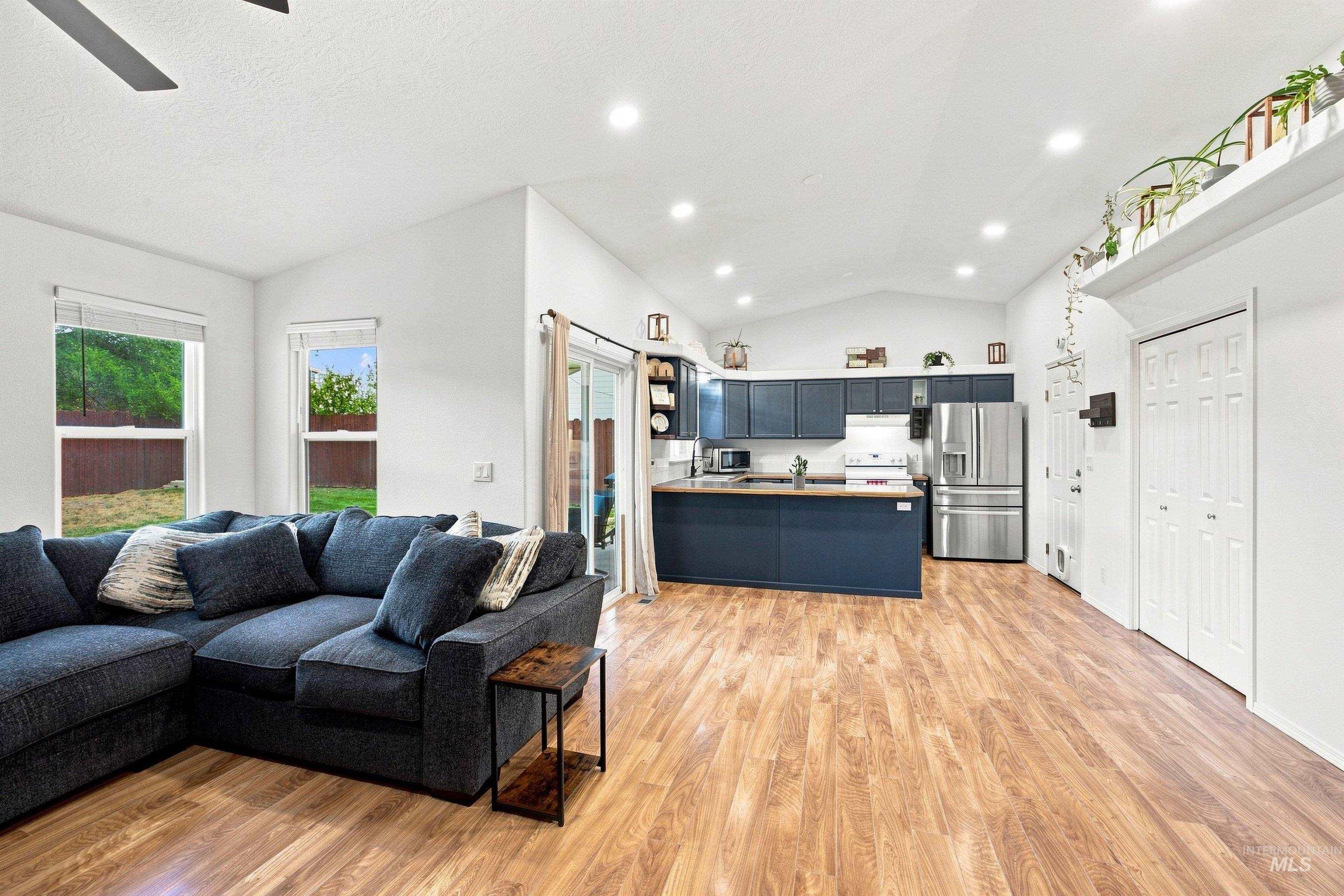 2808 Fox Place, Nampa, Idaho 83687, 3 Bedrooms, 2 Bathrooms, Residential For Sale, Price $355,000,MLS 98998113