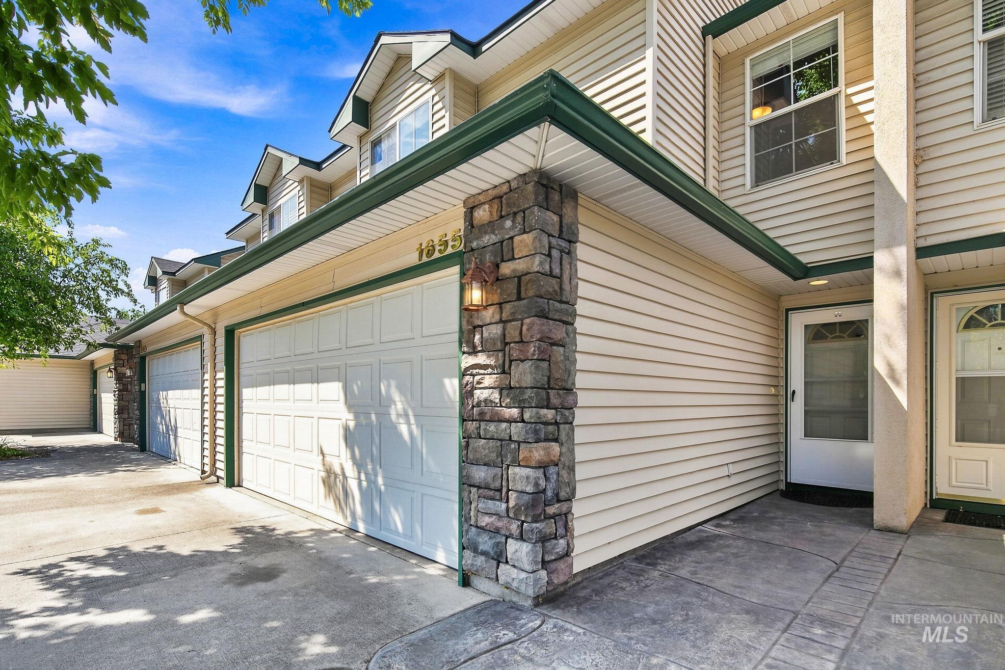 1655 S Annett St, Boise, Idaho 83705, 2 Bedrooms, 2.5 Bathrooms, Residential For Sale, Price $374,900,MLS 98998116