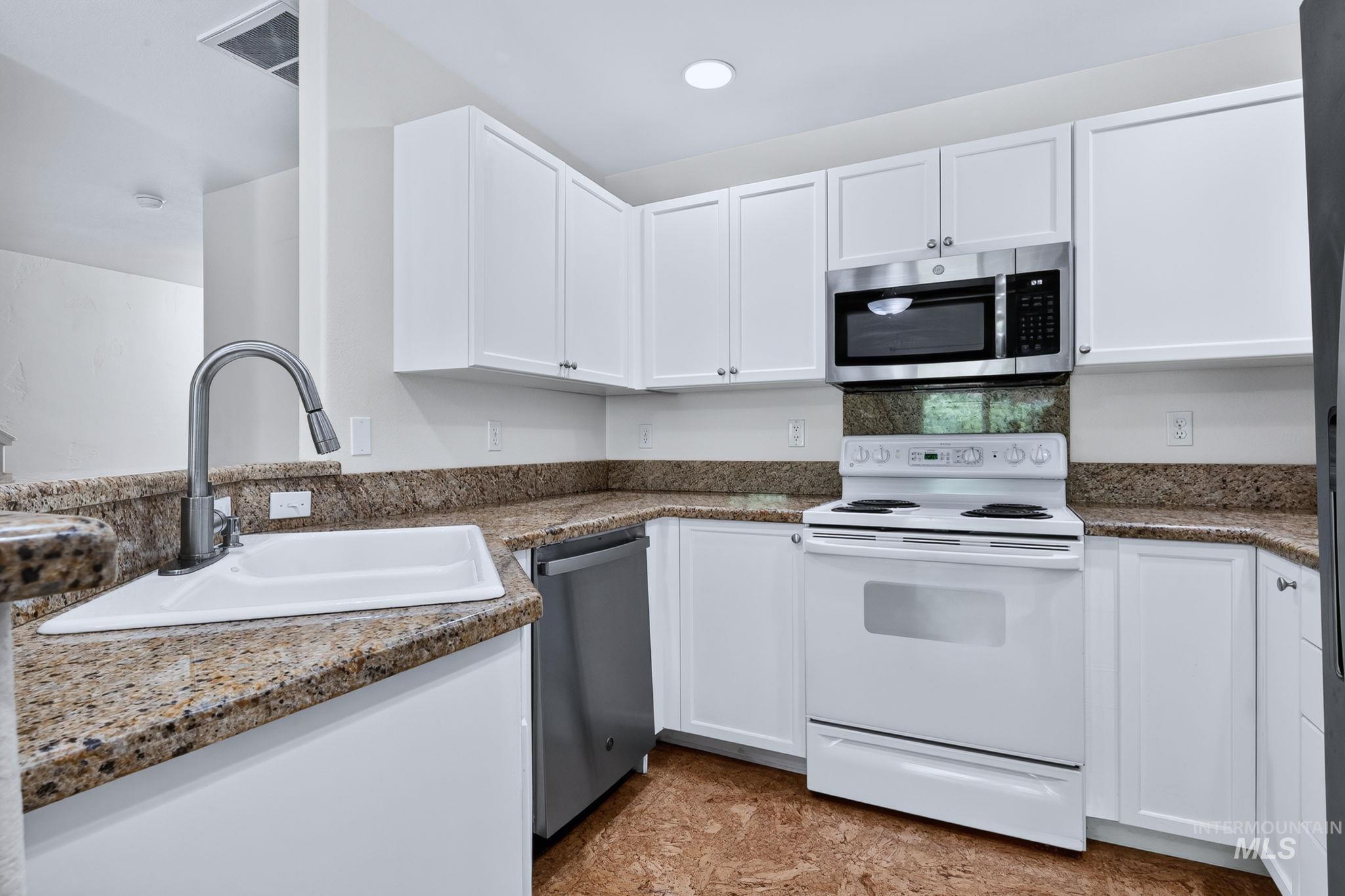 1655 S Annett St, Boise, Idaho 83705, 2 Bedrooms, 2.5 Bathrooms, Residential For Sale, Price $374,900,MLS 98998116