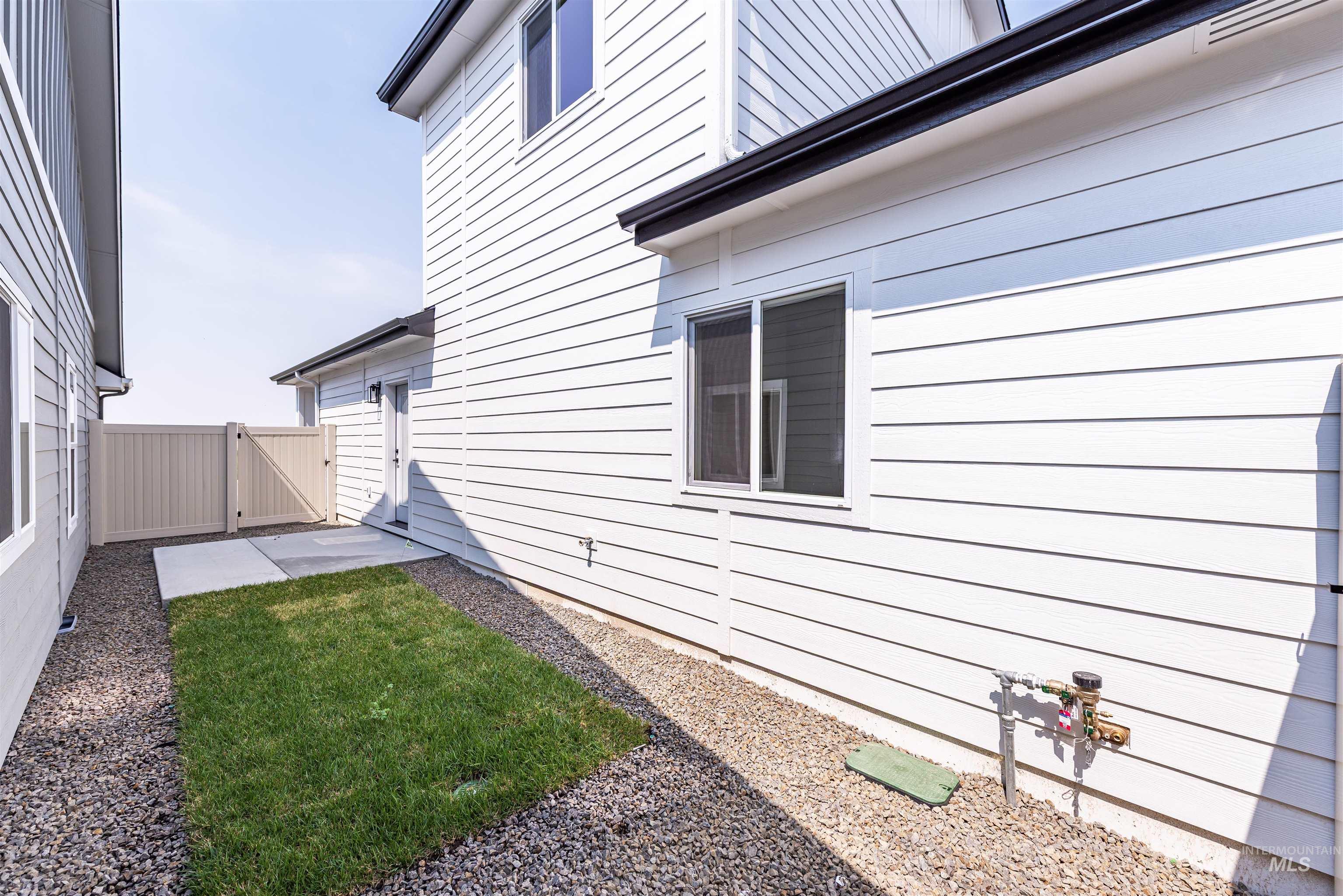 345 E Chevy Dr., Boise, Idaho 83716, 2 Bedrooms, 2 Bathrooms, Residential For Sale, Price $399,900,MLS 98998117