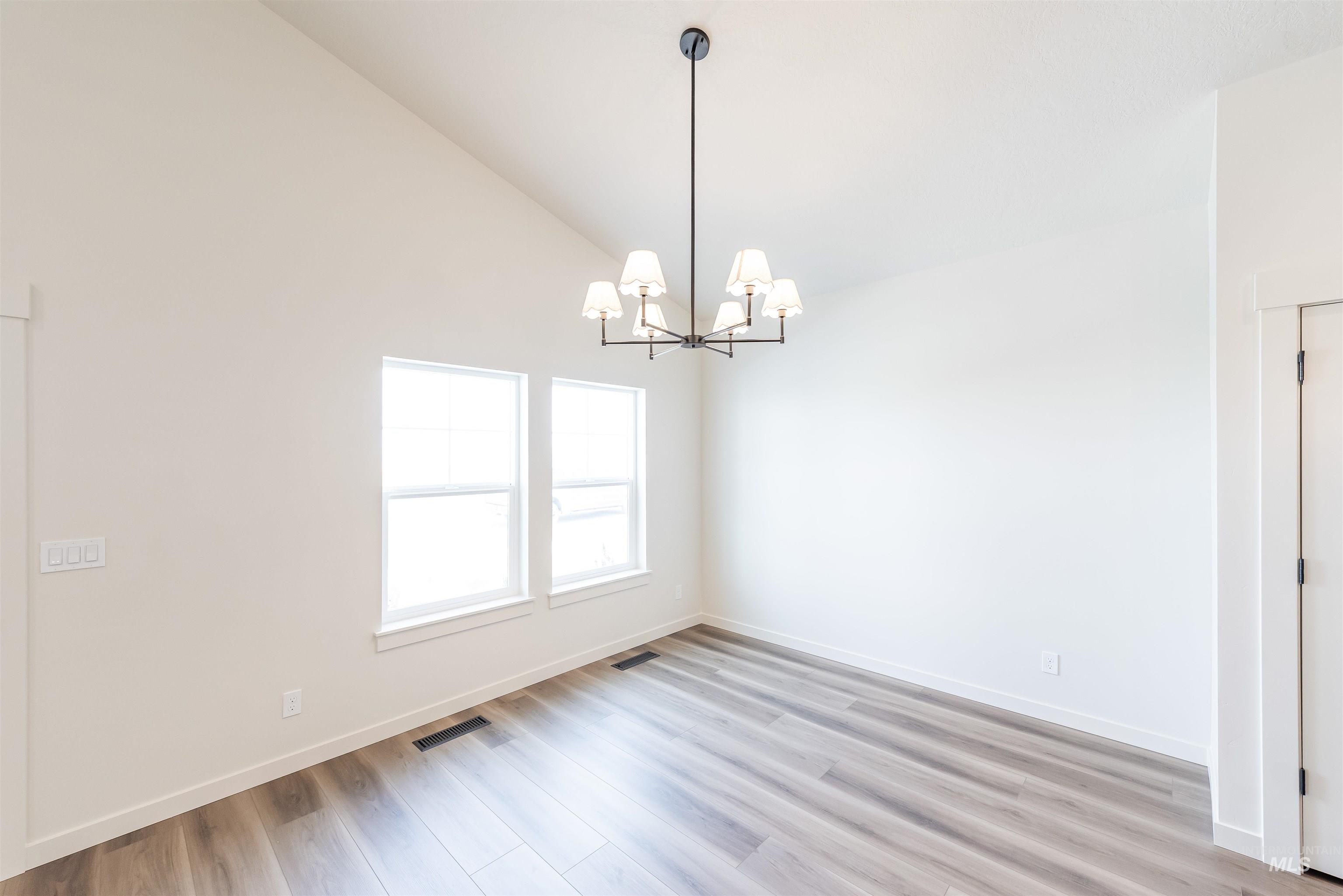 345 E Chevy Dr., Boise, Idaho 83716, 2 Bedrooms, 2 Bathrooms, Residential For Sale, Price $399,900,MLS 98998117