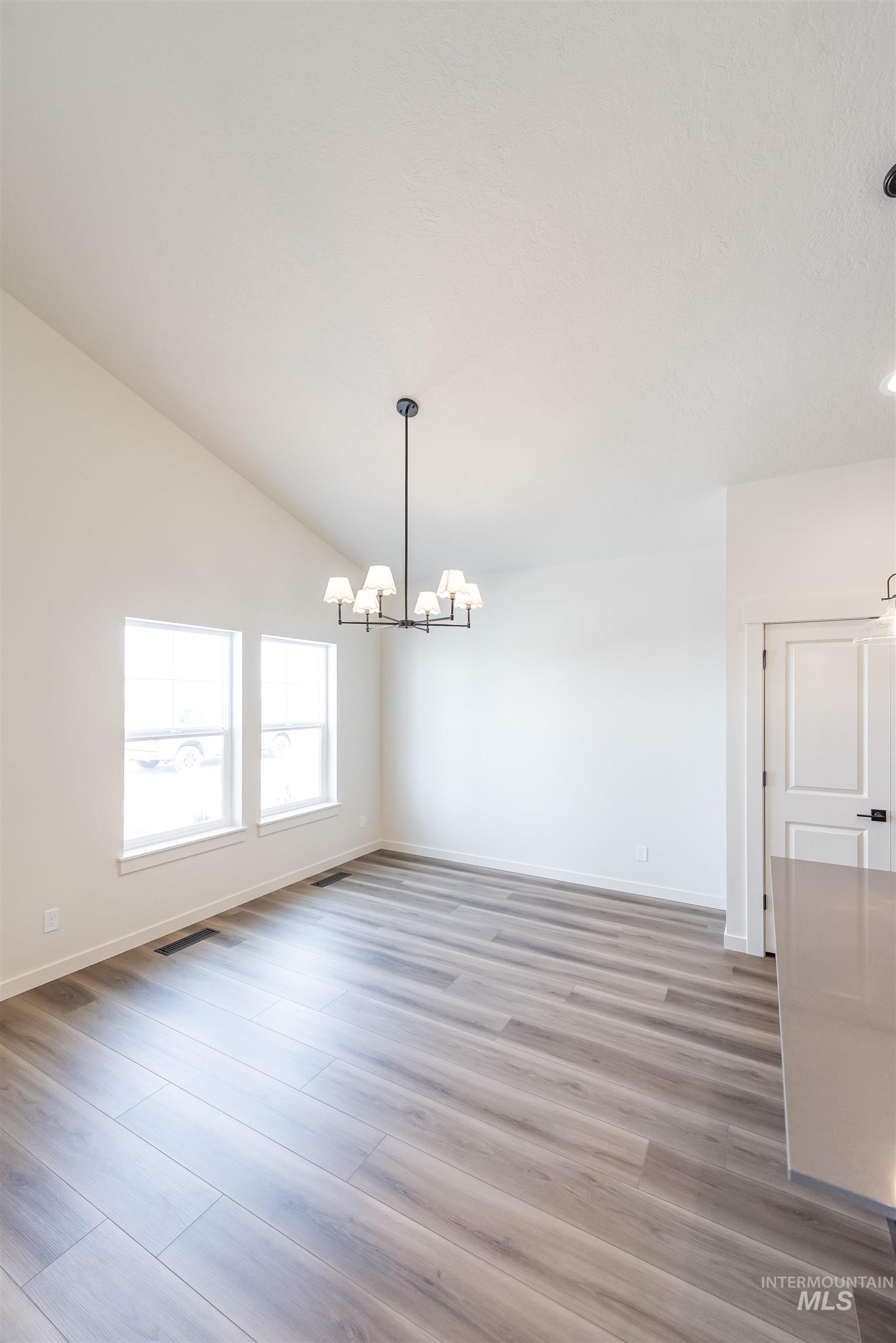 345 E Chevy Dr., Boise, Idaho 83716, 2 Bedrooms, 2 Bathrooms, Residential For Sale, Price $399,900,MLS 98998117