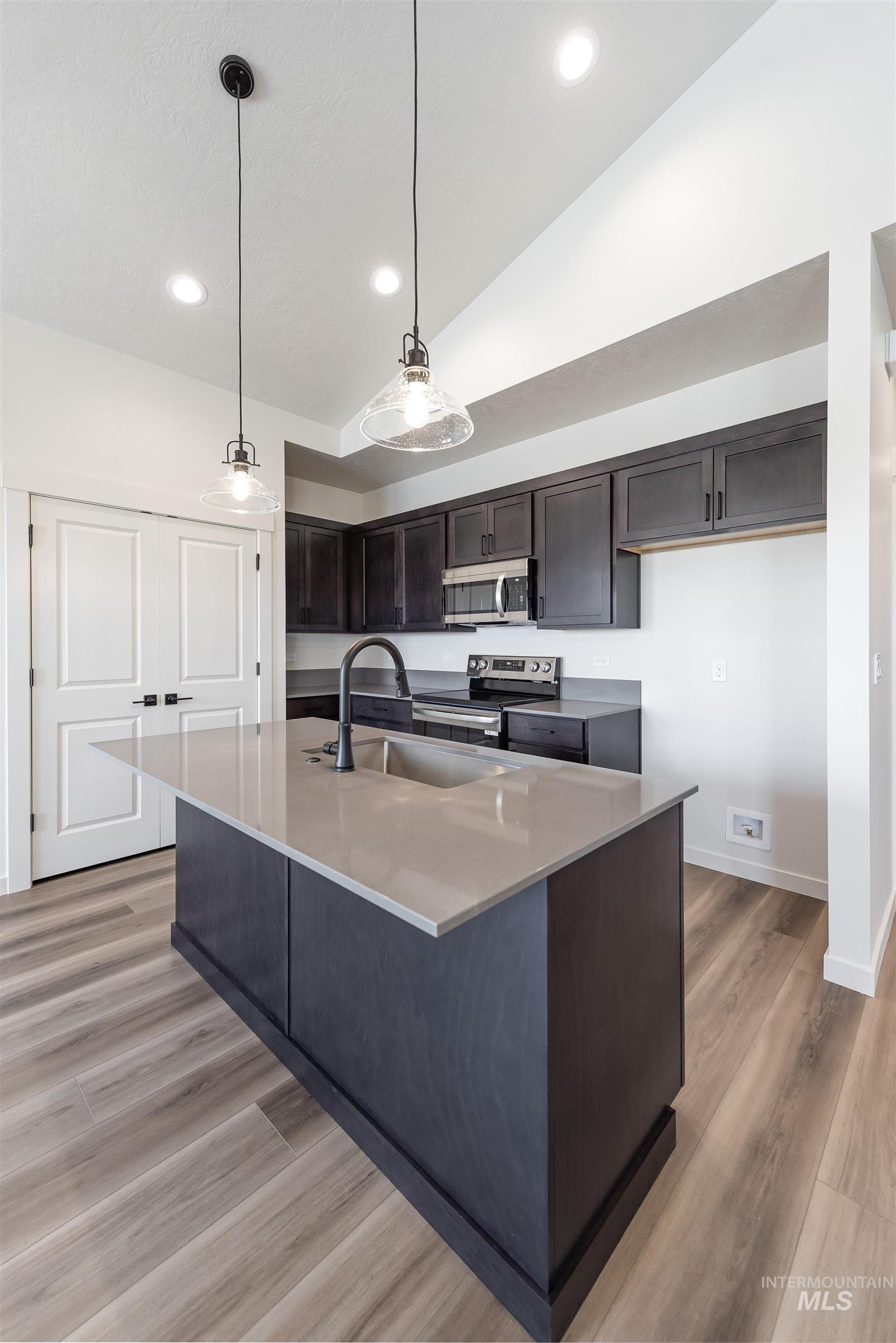 345 E Chevy Dr., Boise, Idaho 83716, 2 Bedrooms, 2 Bathrooms, Residential For Sale, Price $399,900,MLS 98998117