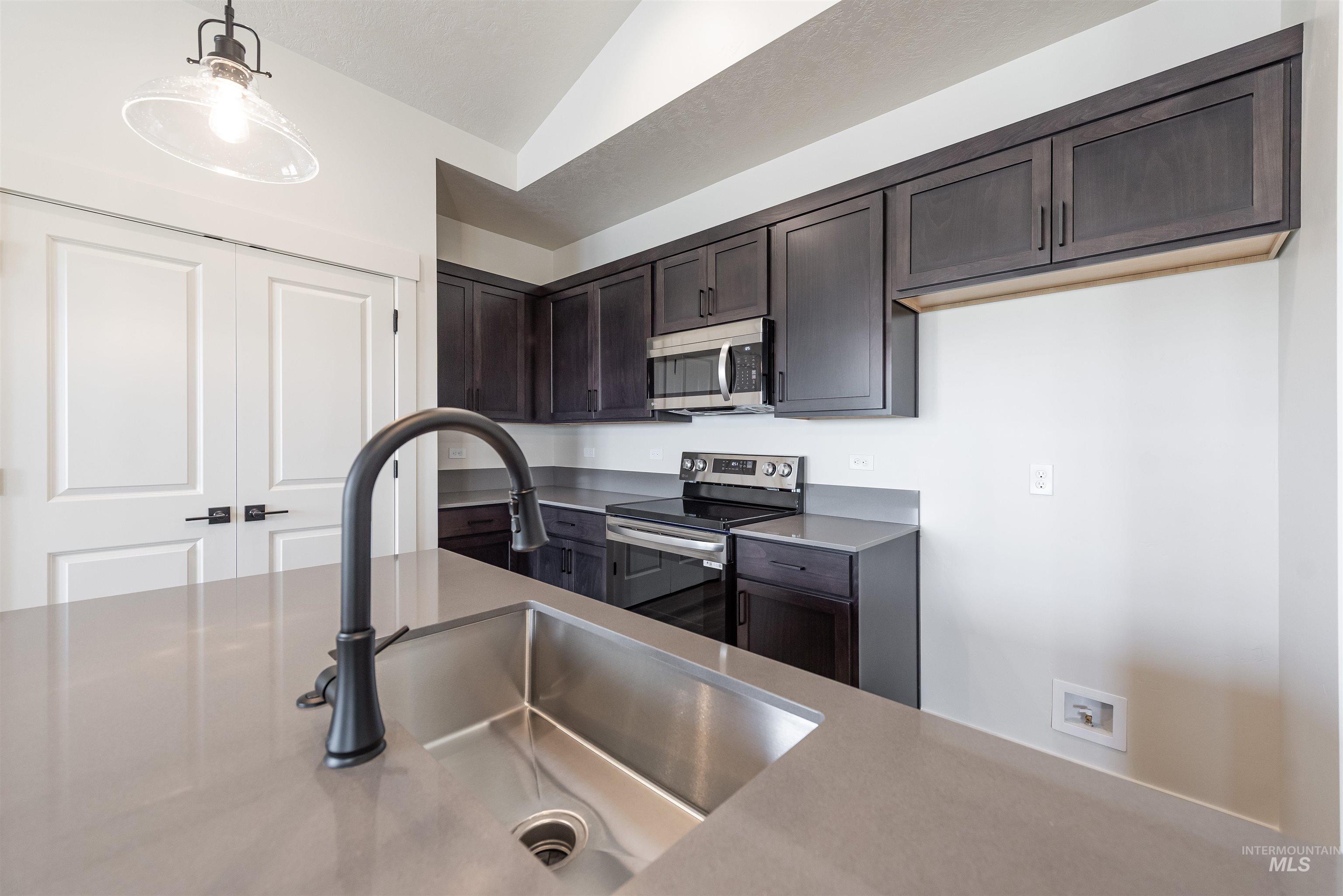 345 E Chevy Dr., Boise, Idaho 83716, 2 Bedrooms, 2 Bathrooms, Residential For Sale, Price $399,900,MLS 98998117